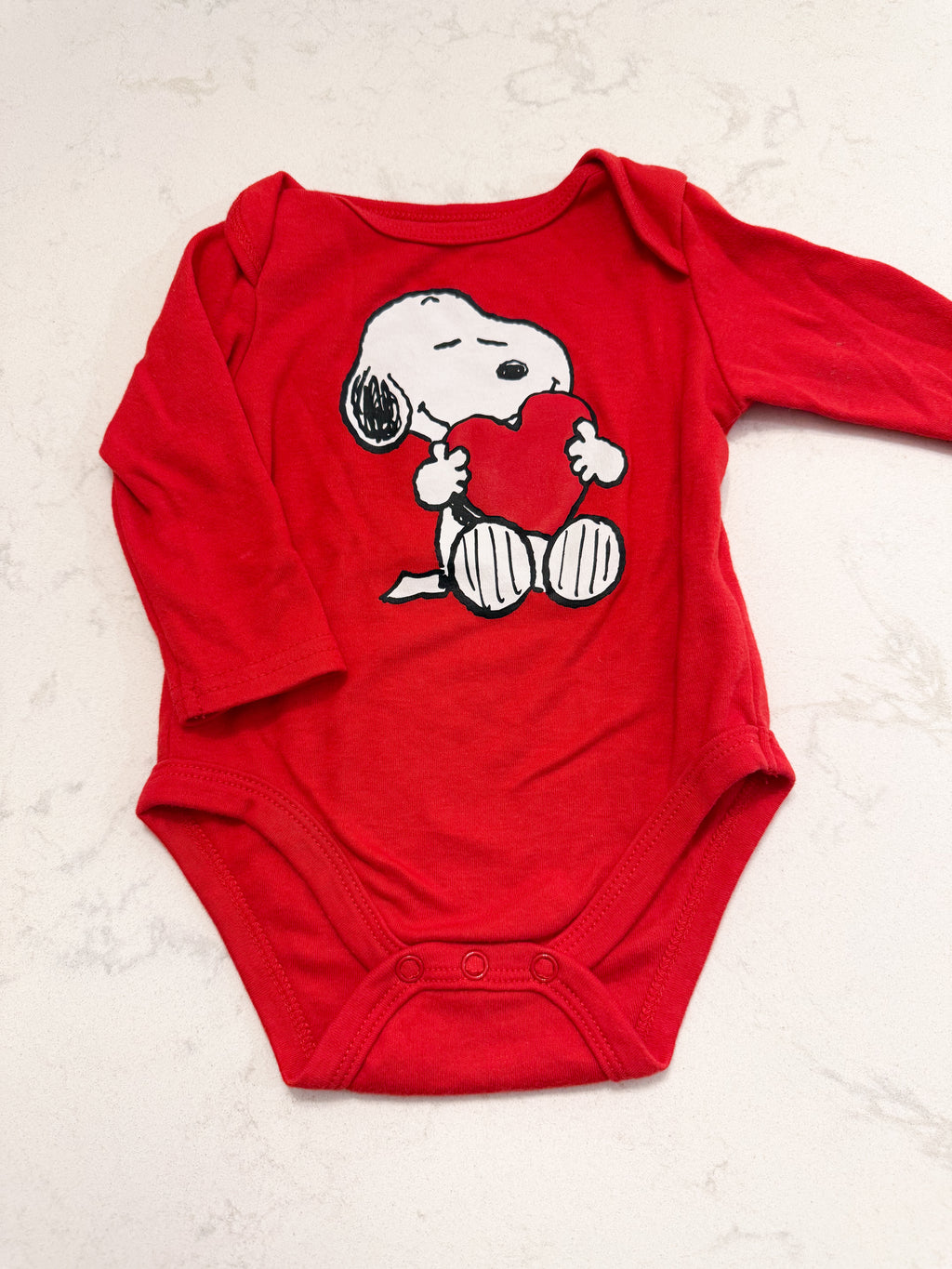 Peanuts- 3-6m- PLAY- red long sleeve bodysuit with snoopy holding a heart