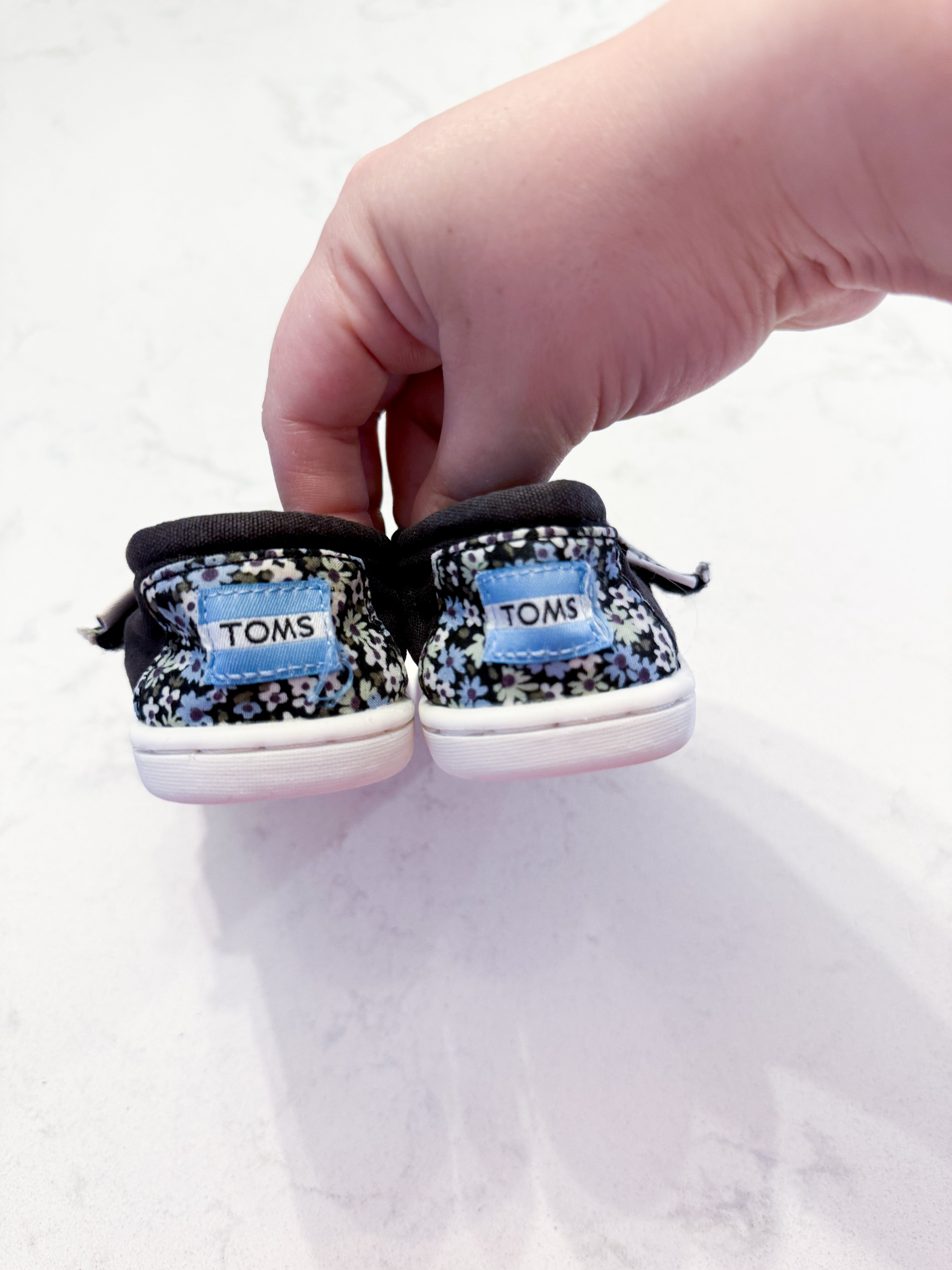 TOMS- 5T- VGUC- dark grey Canva shoes with floral pattern