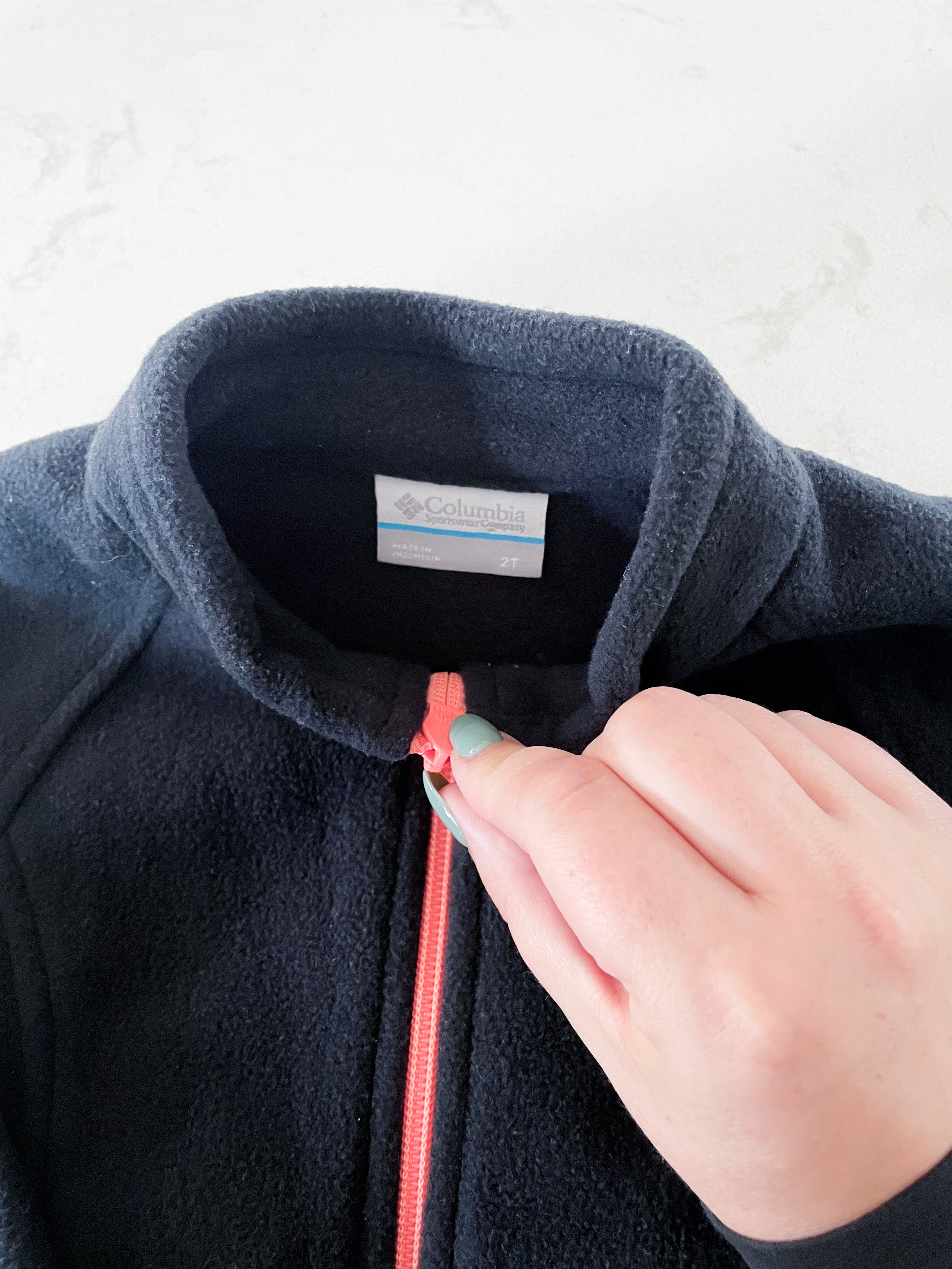 Columbia- 2T-GUC-black fleece zip up