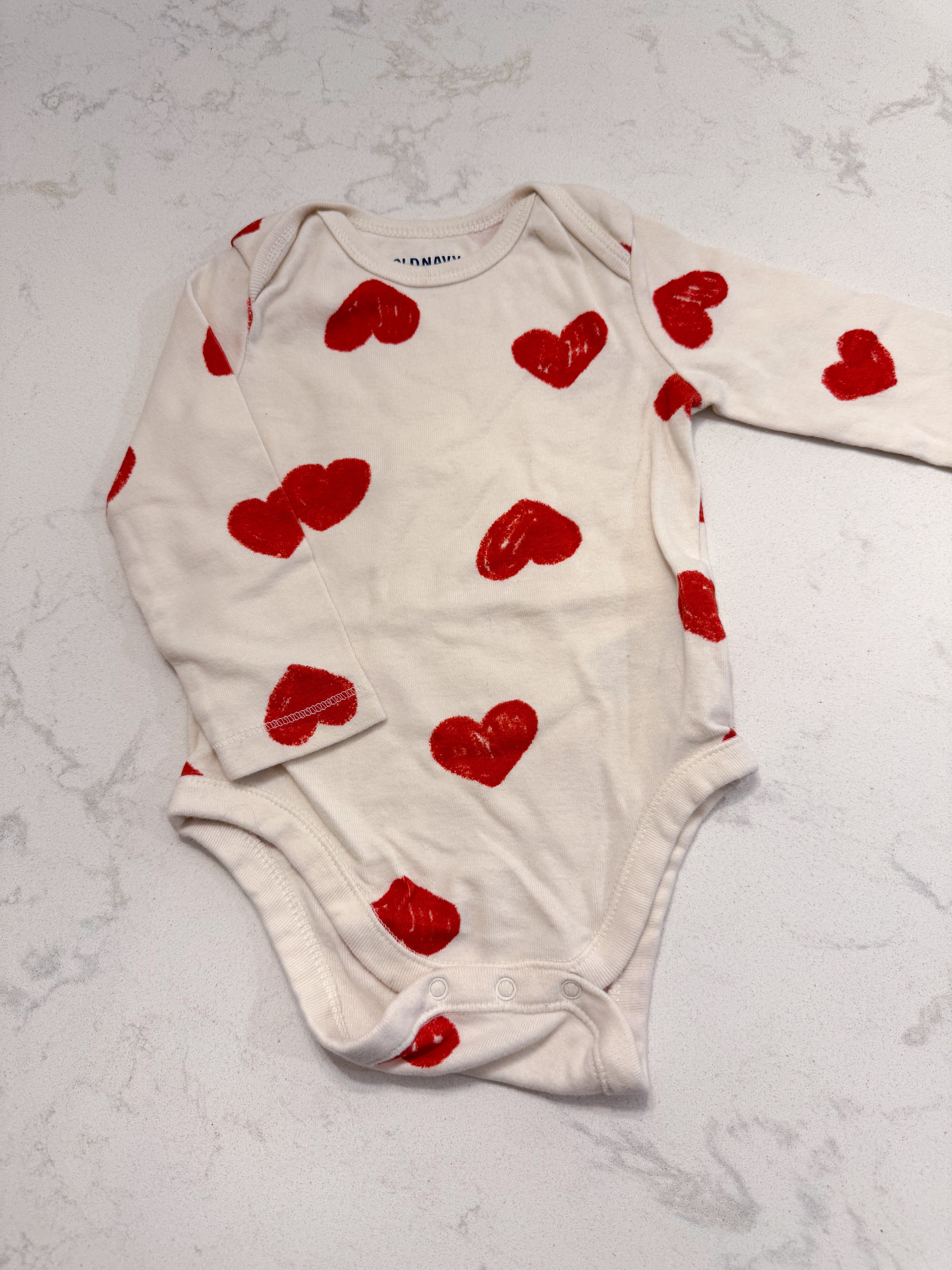 Old Navy- 6-12m- GUC- white long sleeve bodysuit with red hearts