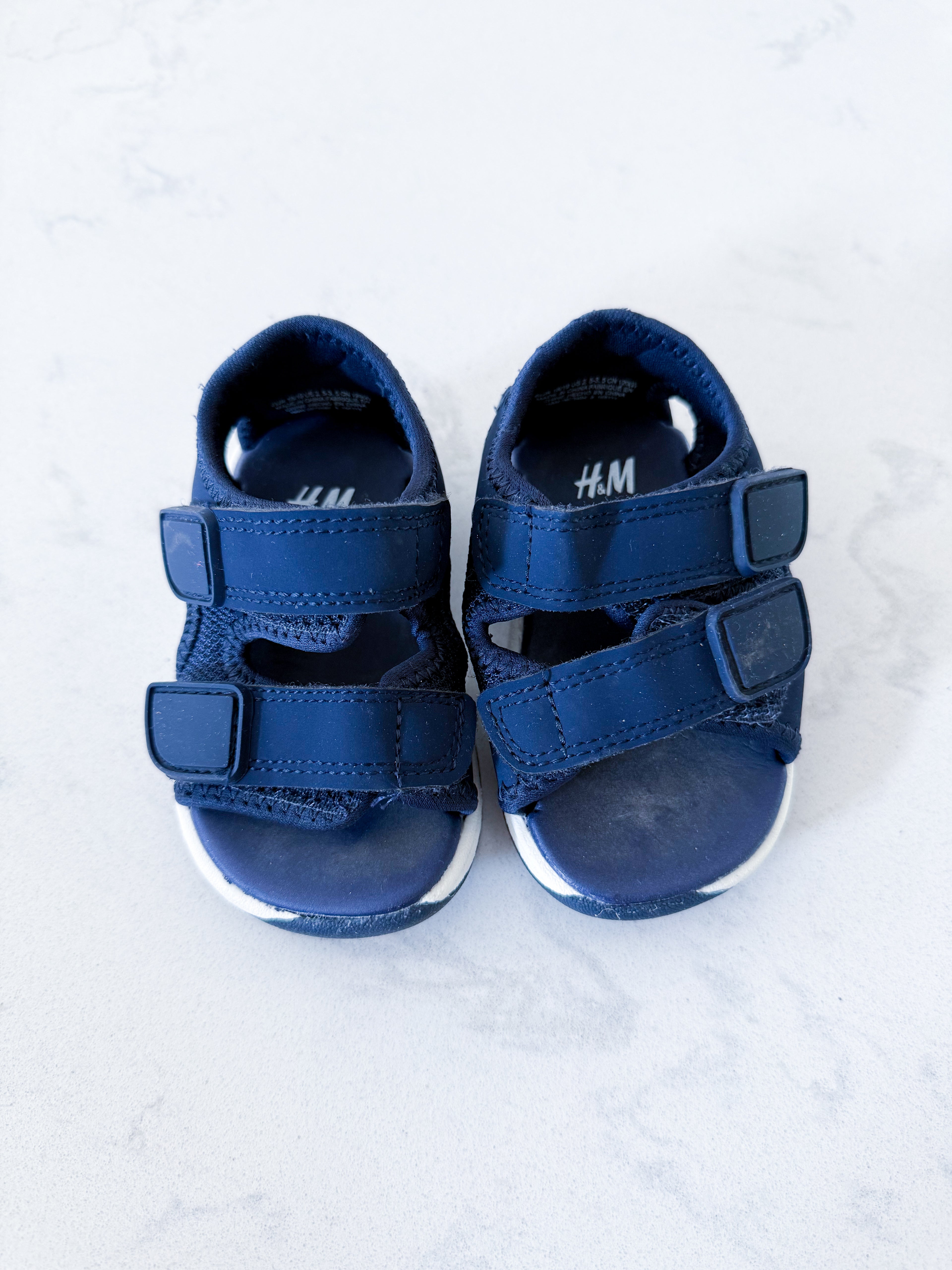H&M- 2.5/3.5C- VGUC- navy blue strap sandals