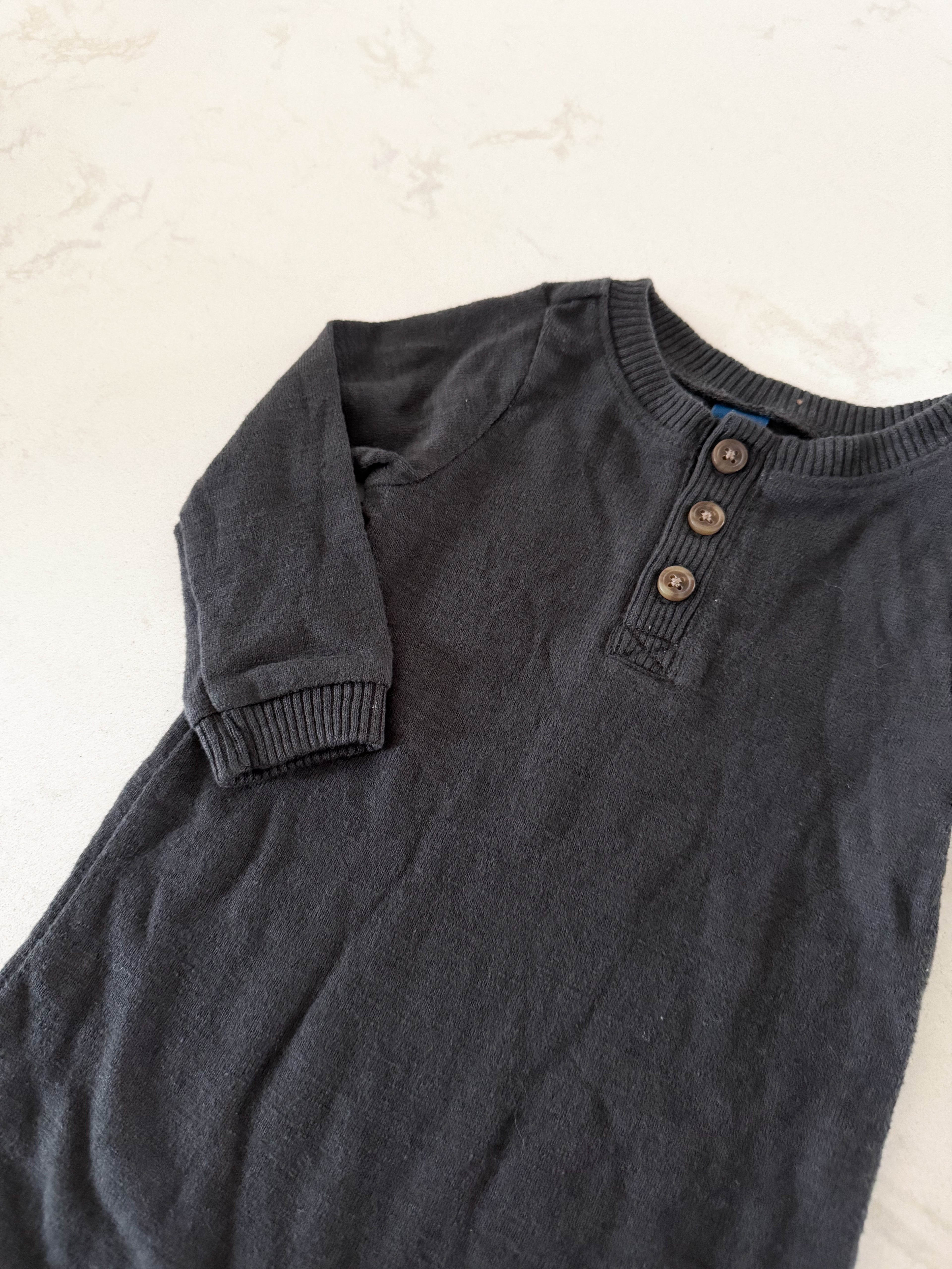 Old Navy- 6-12m- GUC - dark grey knit romper