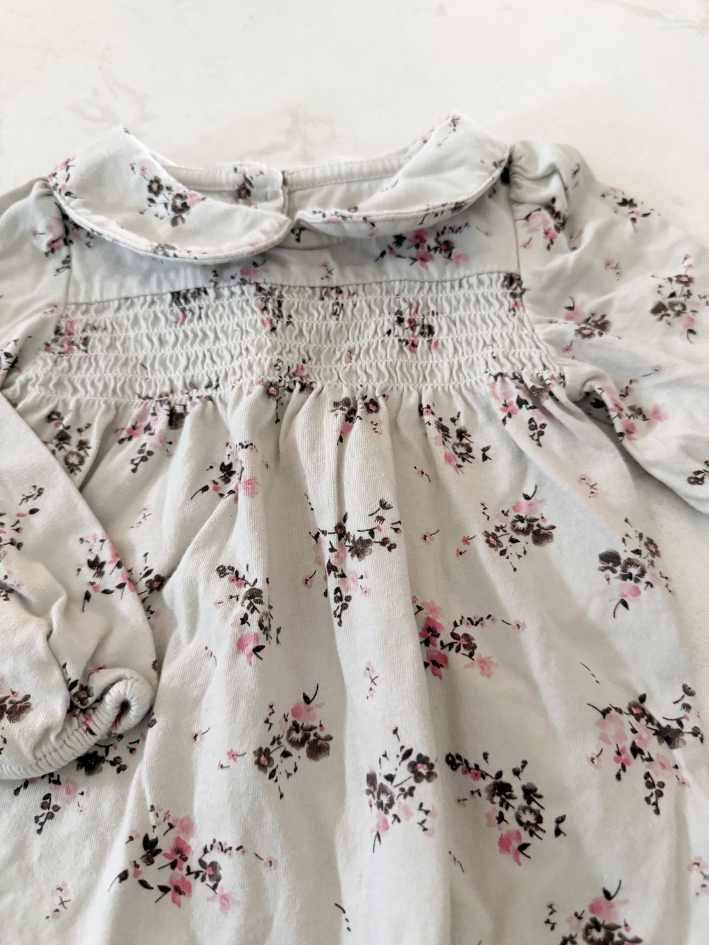 Gap- 12-18m- GUC- greyish white romper with brown and pink florals and collar