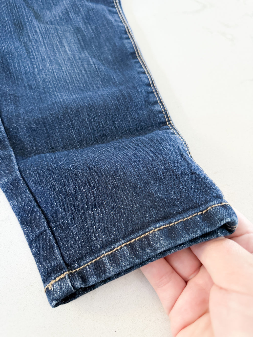 Oshkosh- 4T- VGUC- jean sparkly overalls