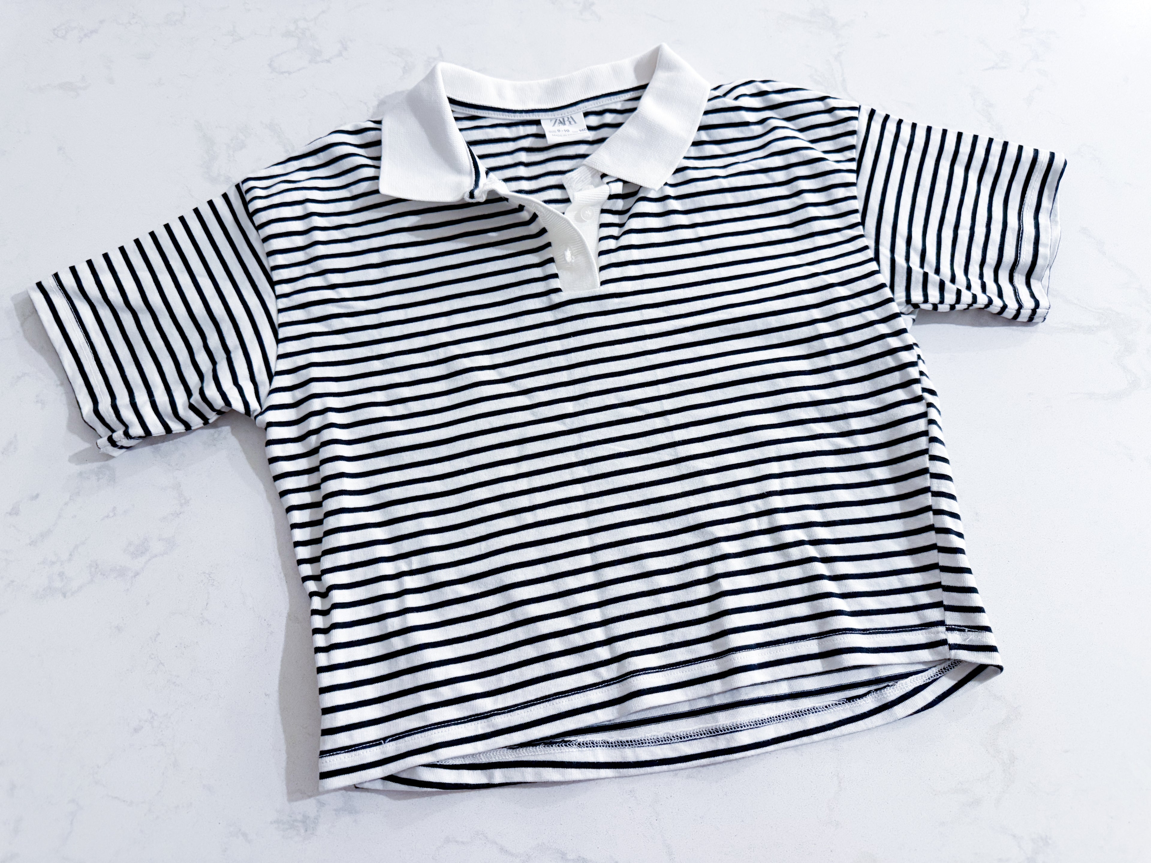 Zara- 9-10Y- VGUC- white and black striped collared crop shirt