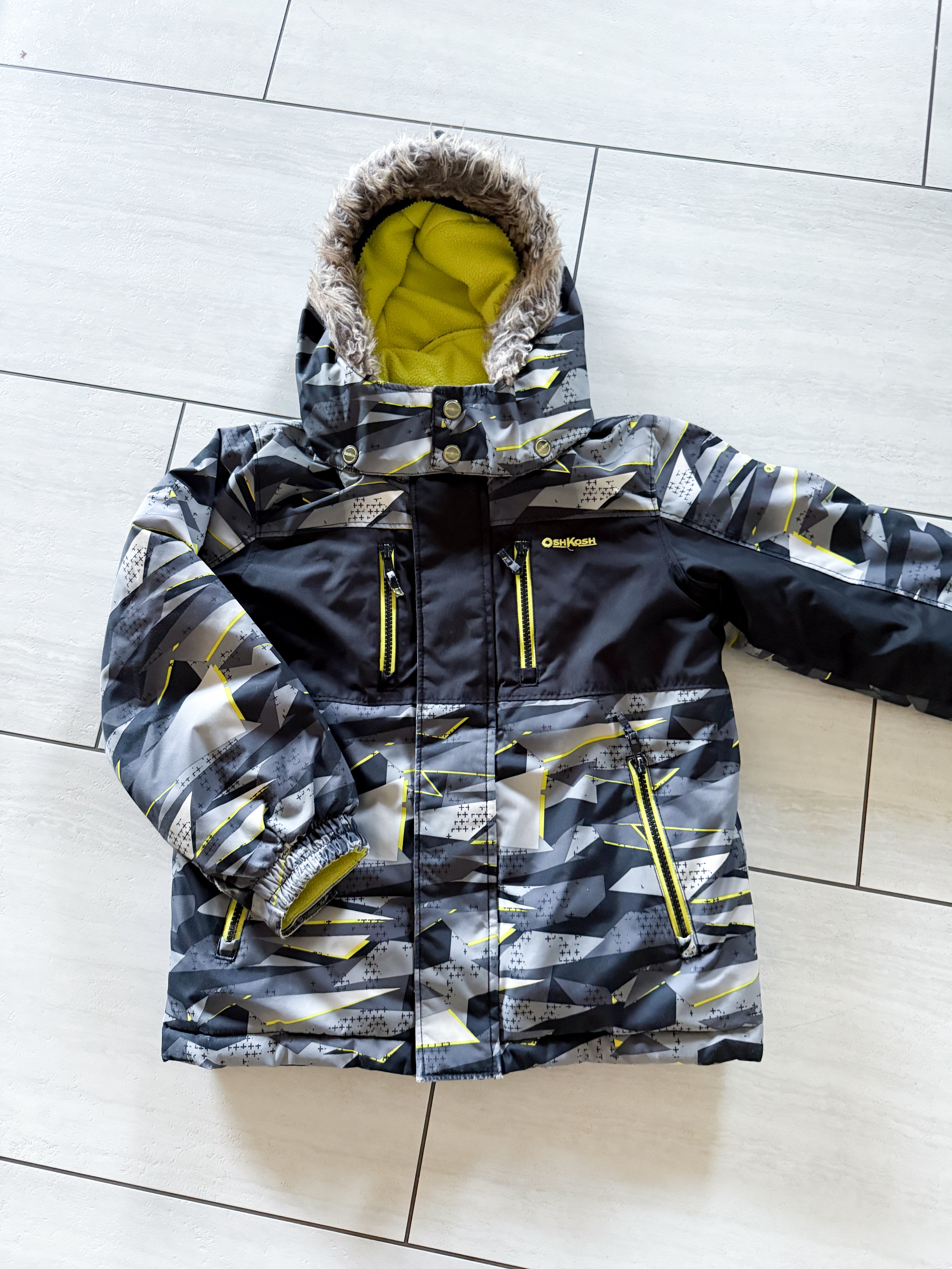 Oshkosh- 6Y- VGUC- bright green, black and grey two piece snow suit