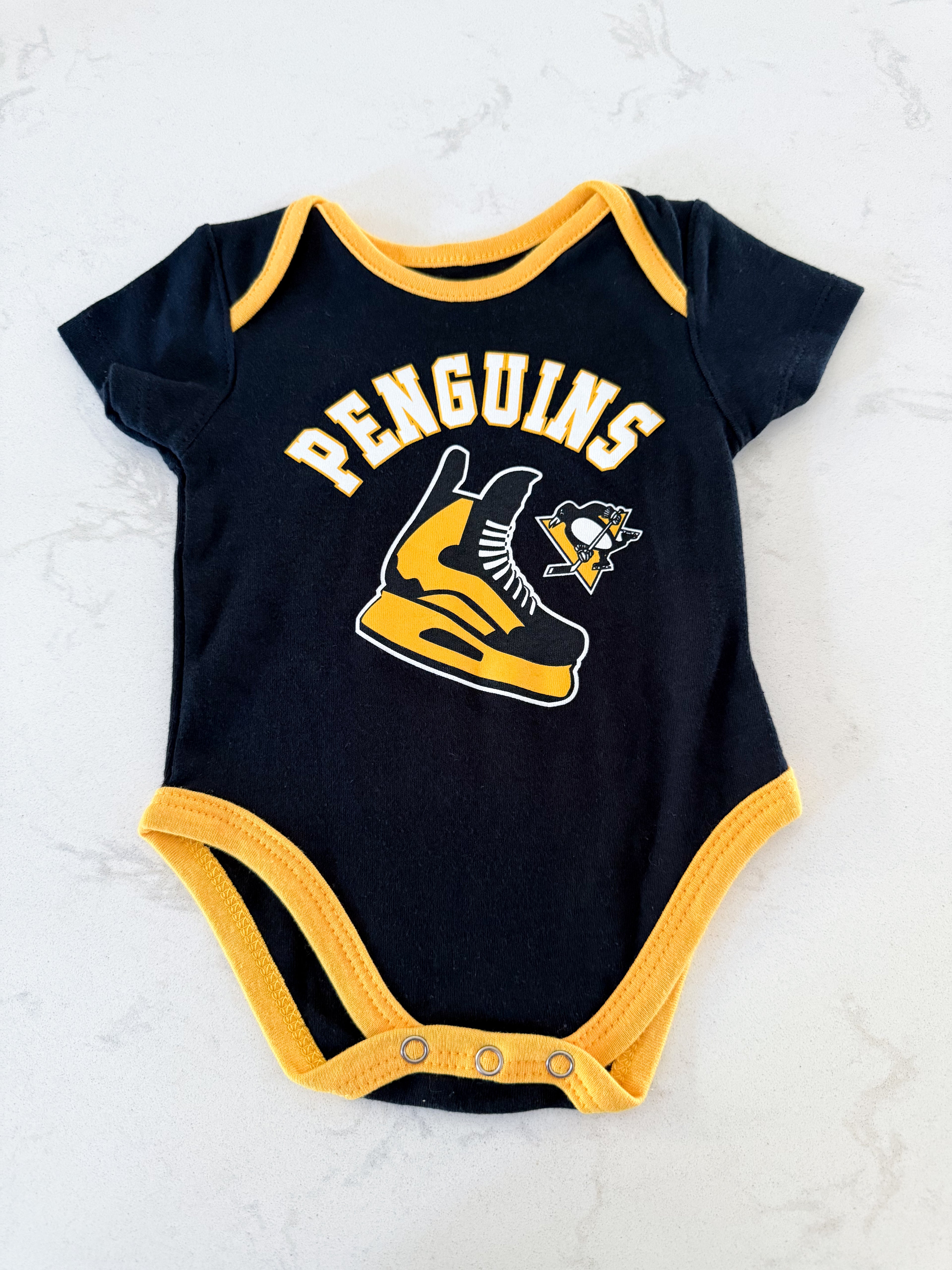 NHL- fits 3-6m- VGUC- Pittsburgh Penguins bodysuit