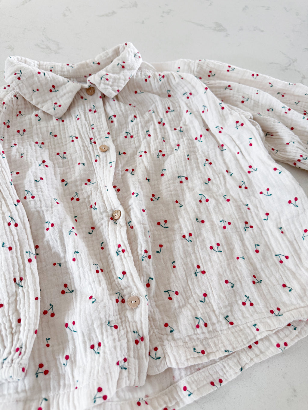 Zara- 4-5Y- VGUC- long sleeve muslin shirt with puffed sleeves and cherry patterns