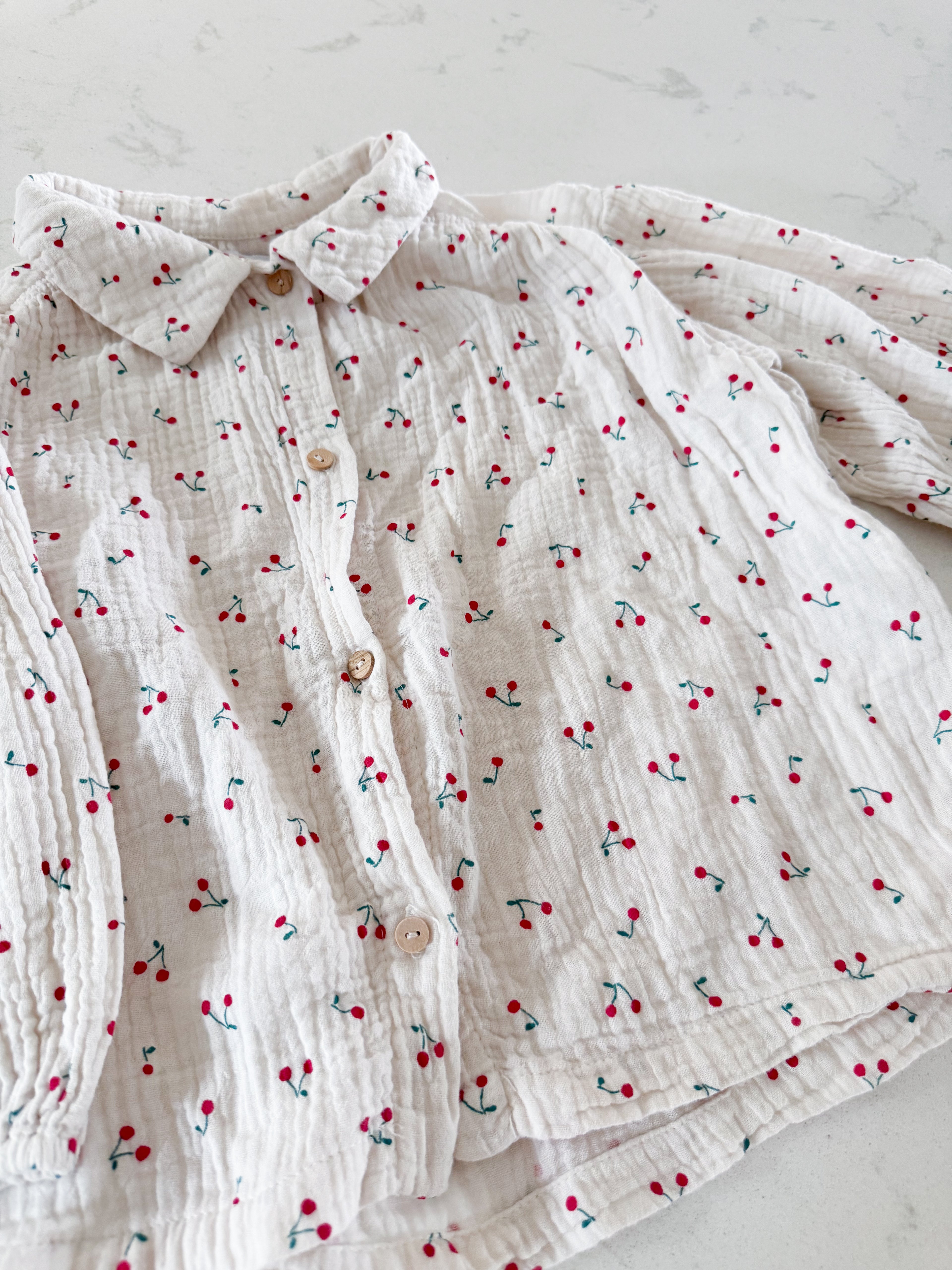 Zara- 4-5Y- VGUC- long sleeve muslin shirt with puffed sleeves and cherry patterns