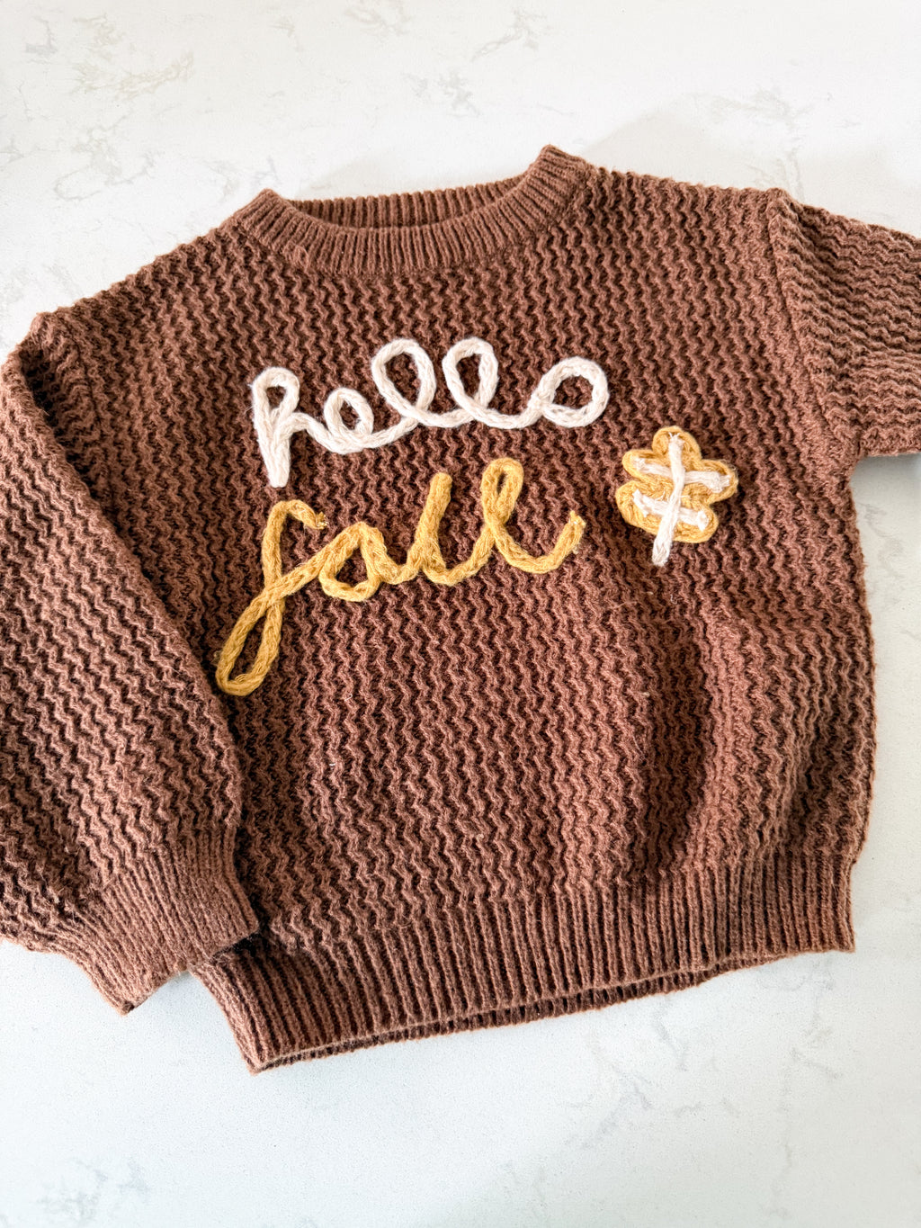 No brand (homemade)- 4-5T- GUC- brown knit crewneck with knit lettering “hello fall”