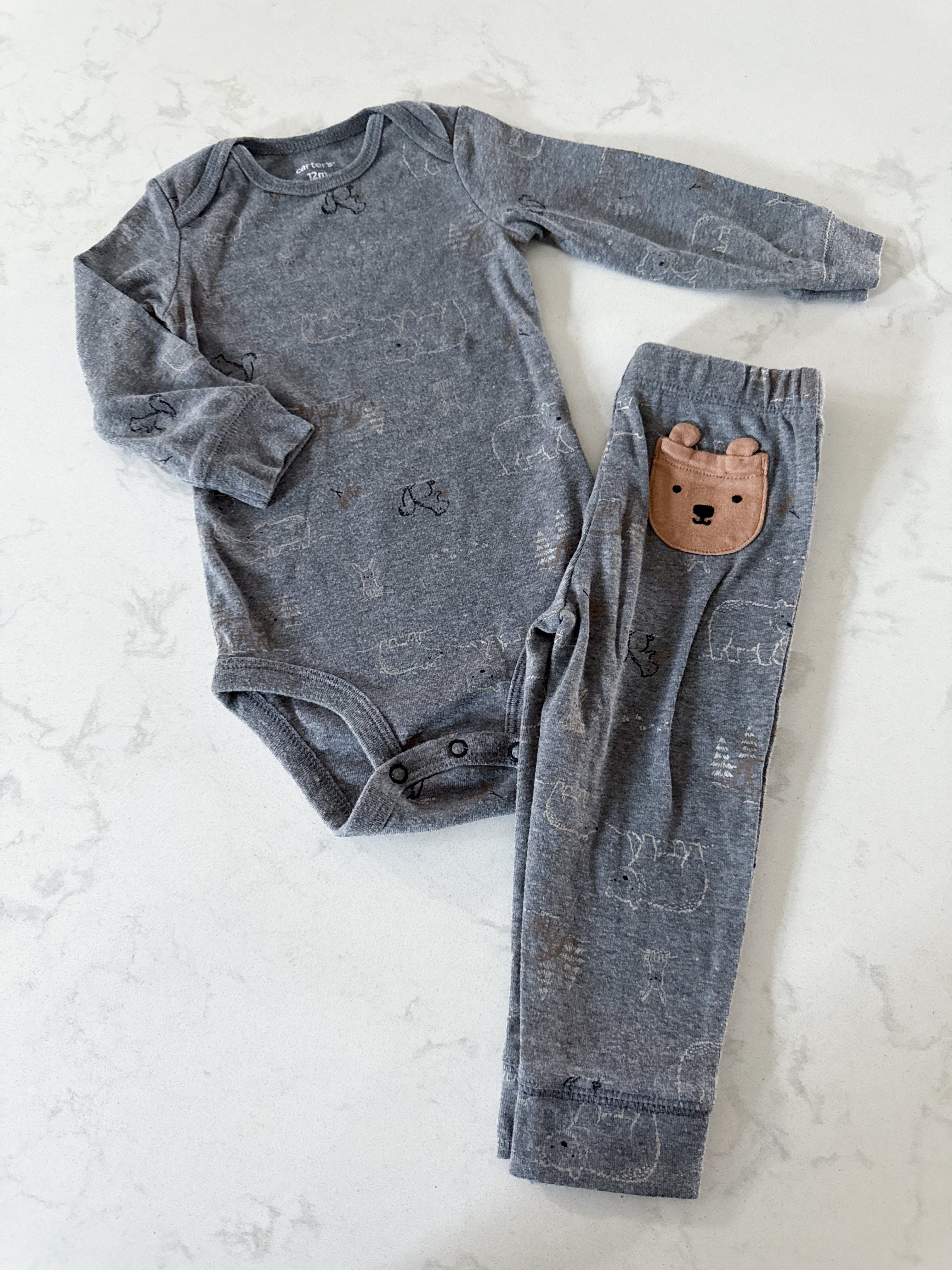 Carter’s- 12m- PLAY- grey matching set with bears