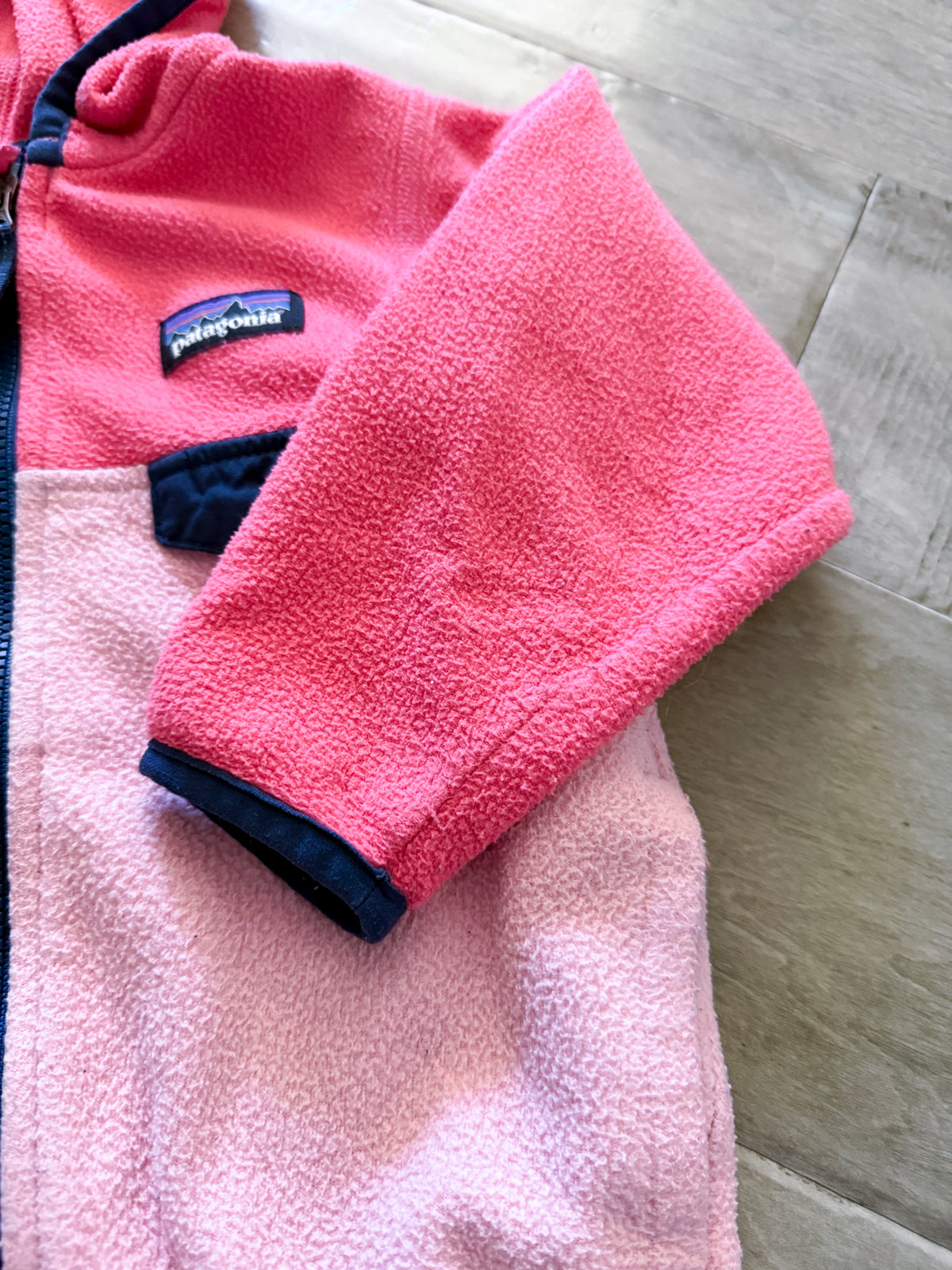 Patagonia- 12-18m- PLAY- pink fleece zip up