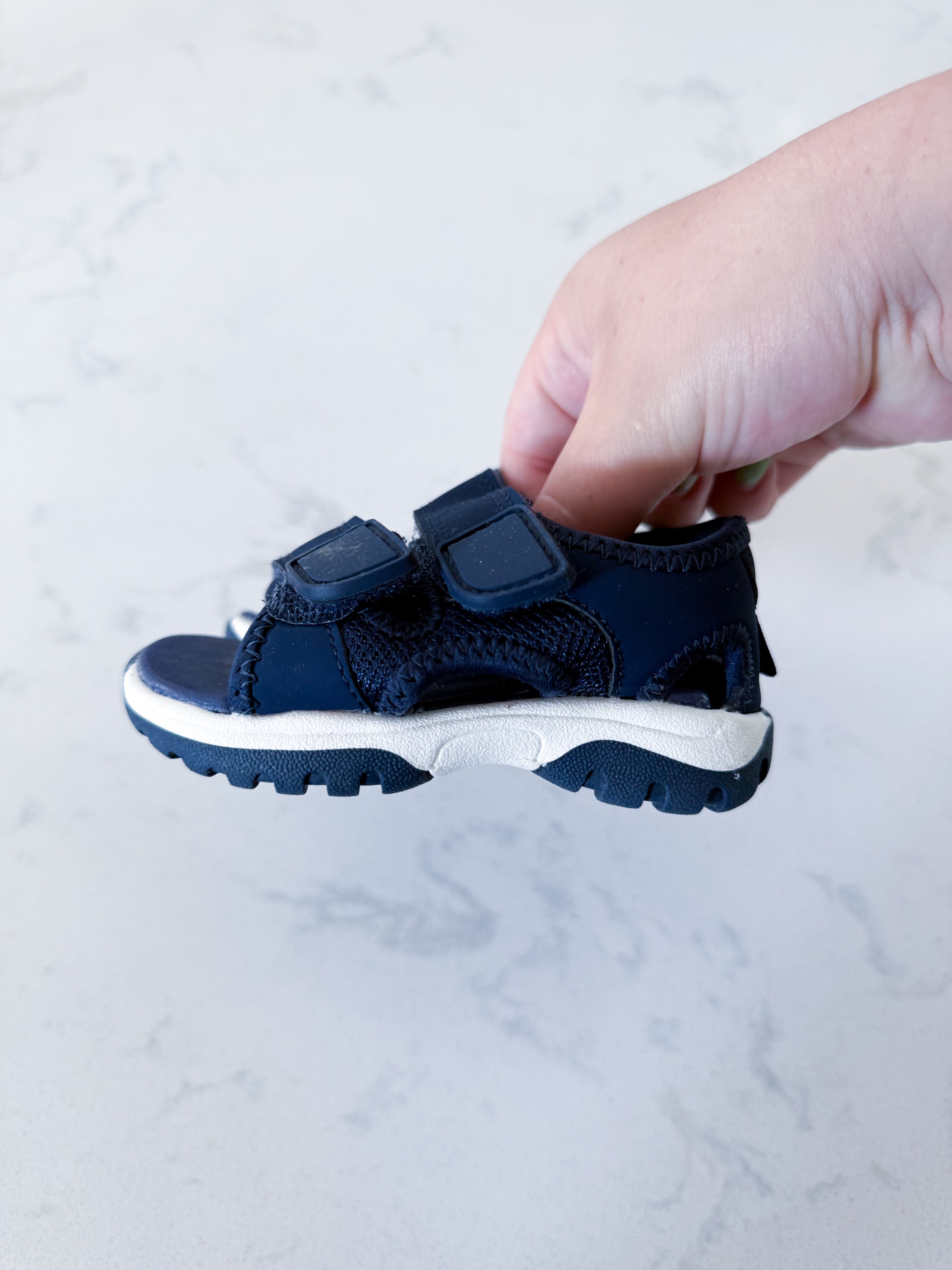 H&M- 2.5/3.5C- VGUC- navy blue strap sandals