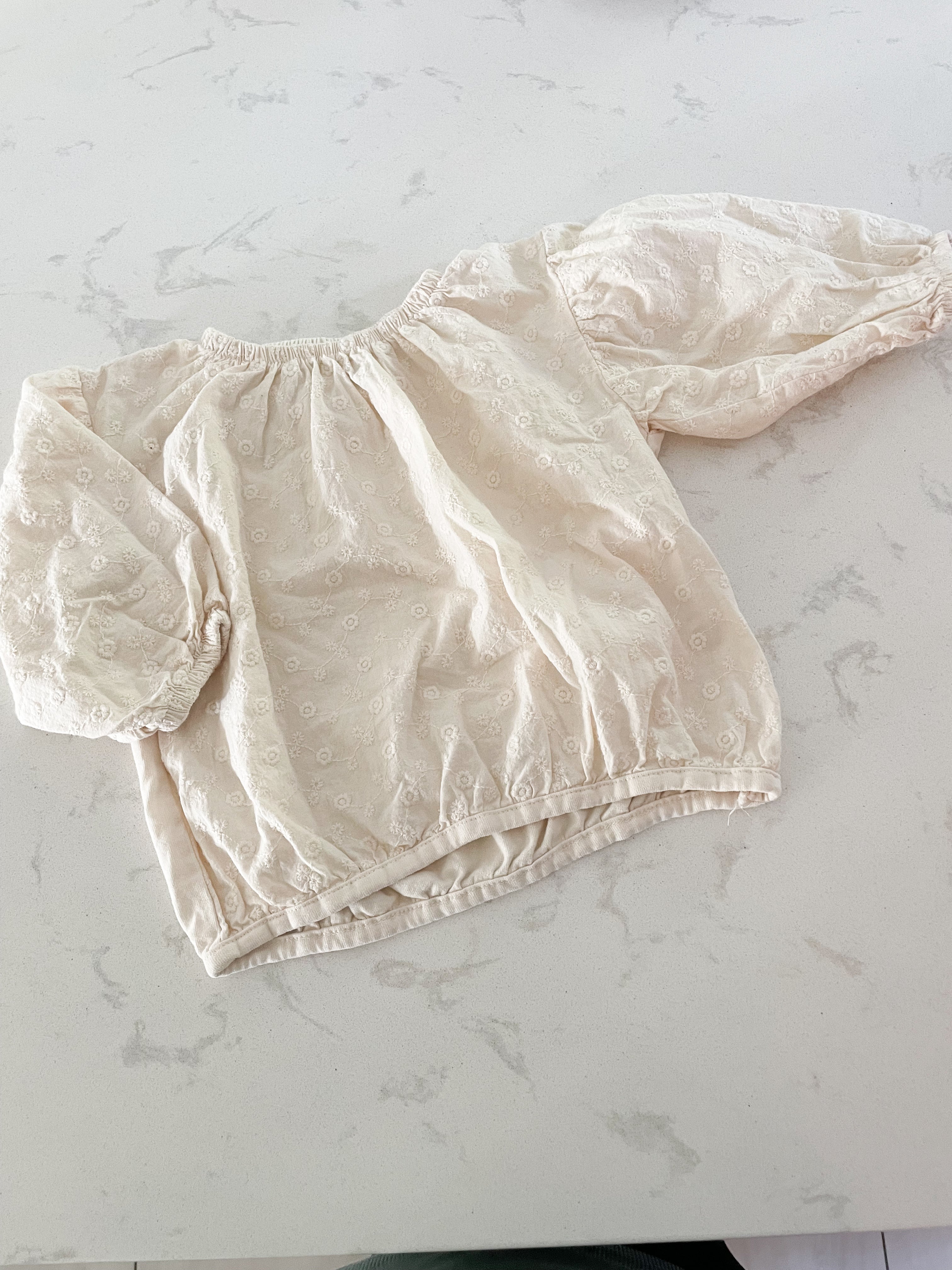 Zara-9-12m-VGUC- cream coloured lace long sleeve