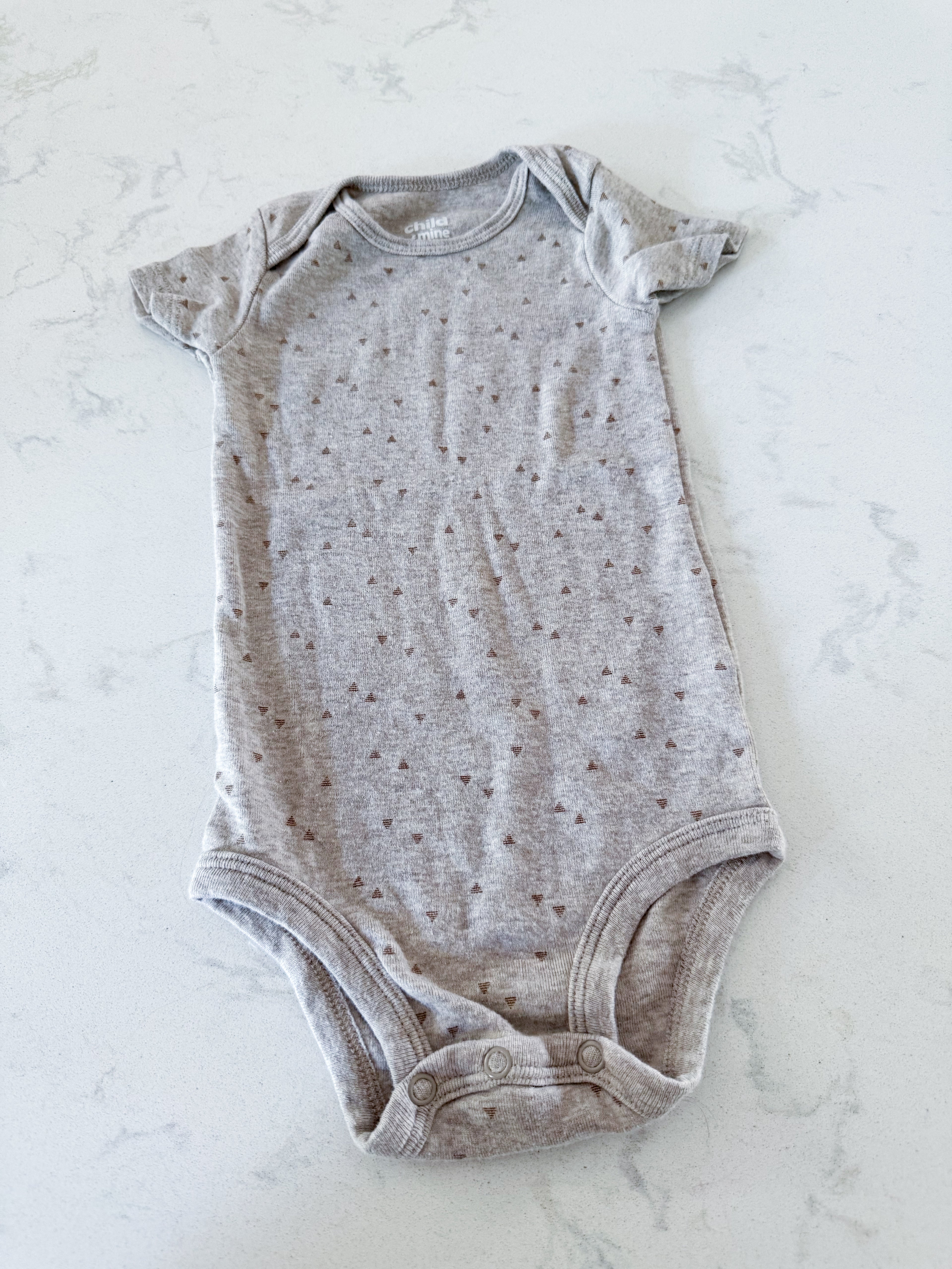 Carters- 6-9m- GUC- beige short sleeve bodysuit with tiny beige triangles