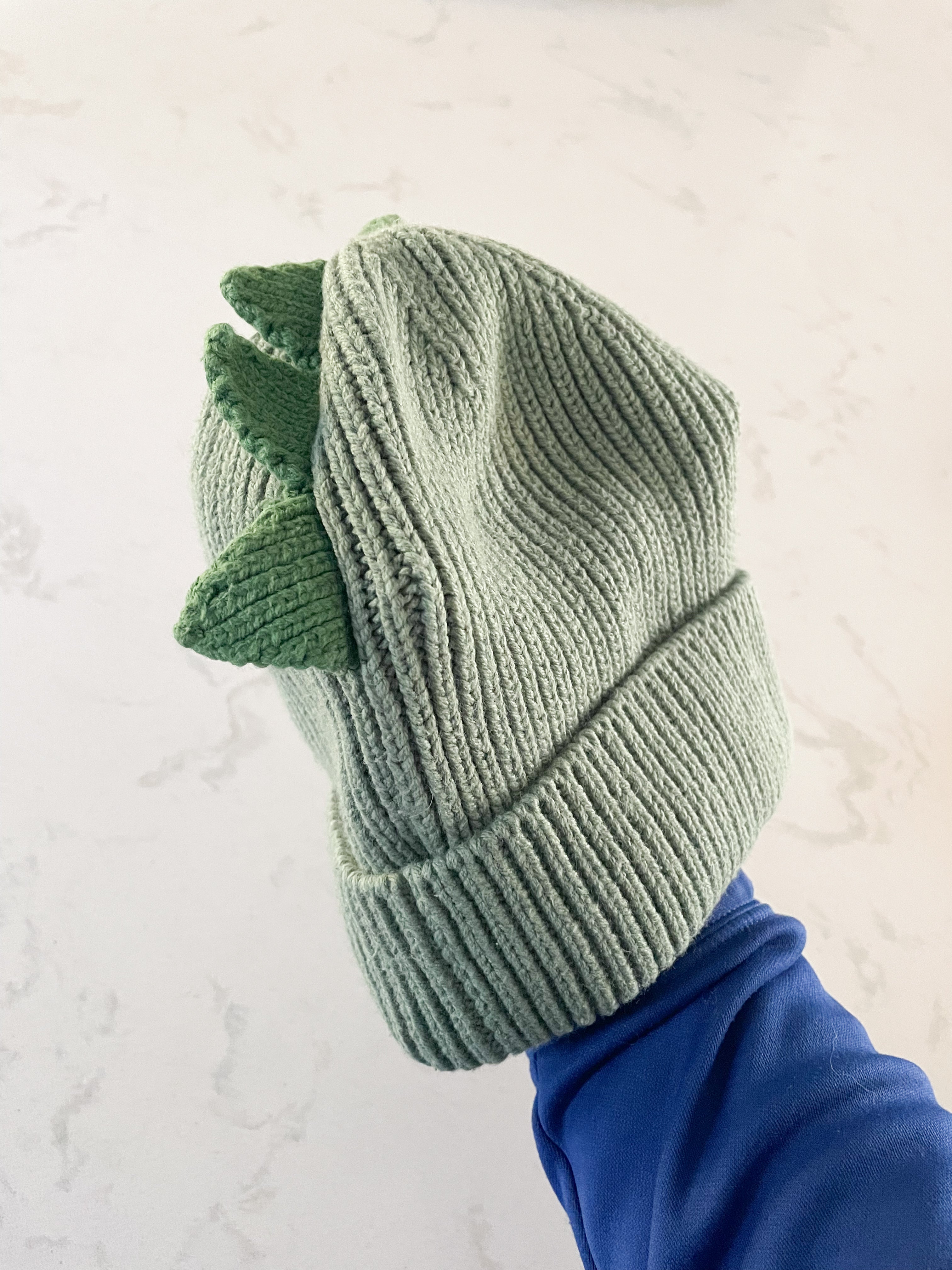 Baby Gap- small knit hat (toddler)- GUC- green knit Dino hat