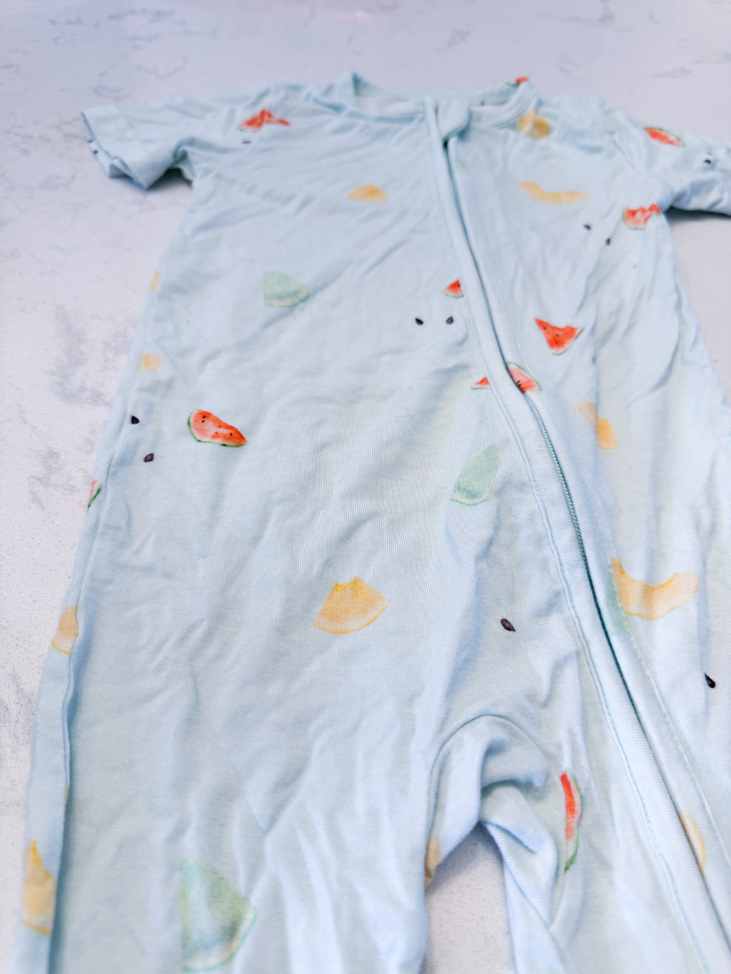 Belan J.- 12-18m- VGUC- light mint green short sleeve romper with minimalist fruit pattern
