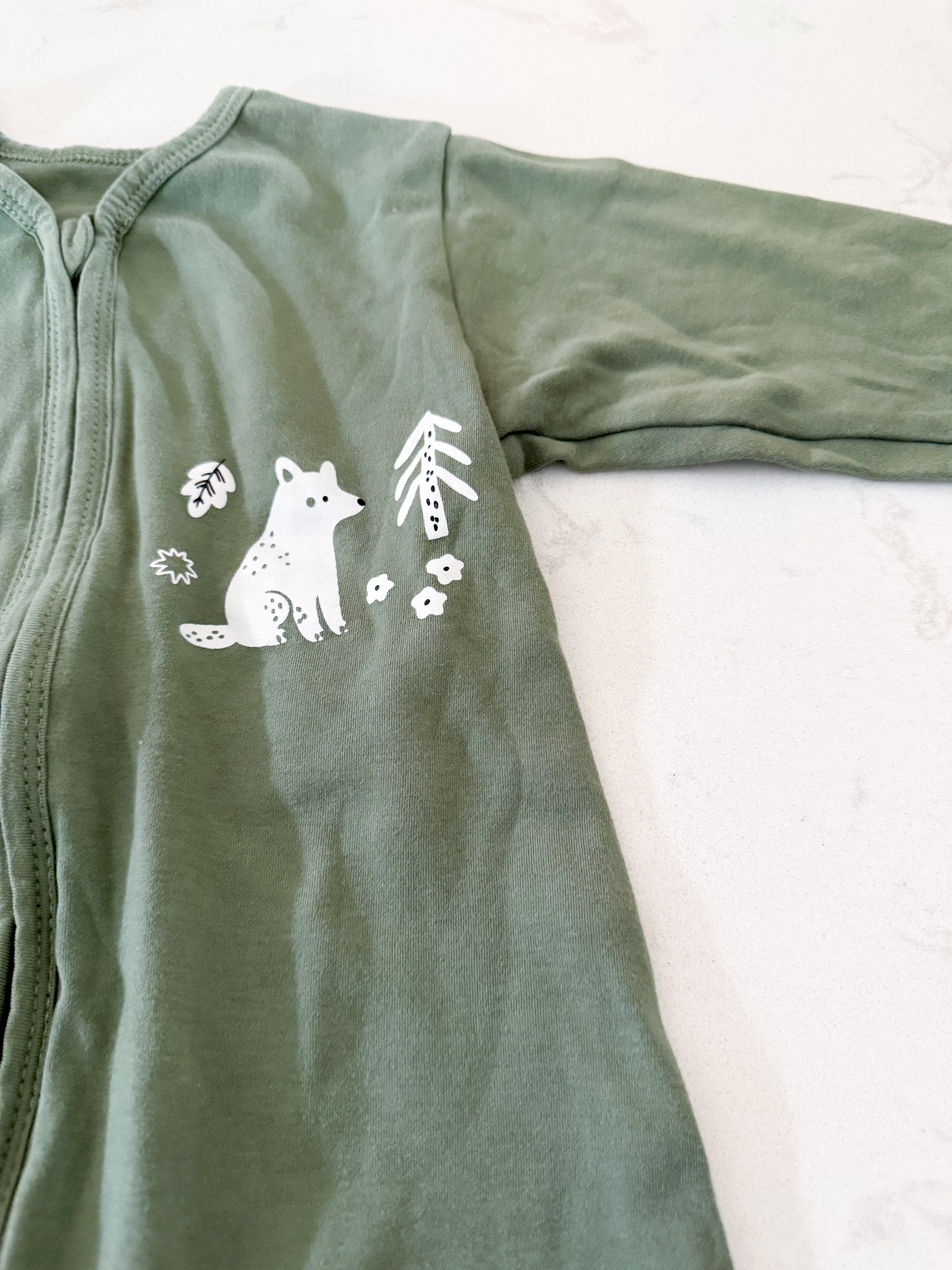 Yoofoss- 6-12m- PLAY- green long sleeve sleep sack with white wolf