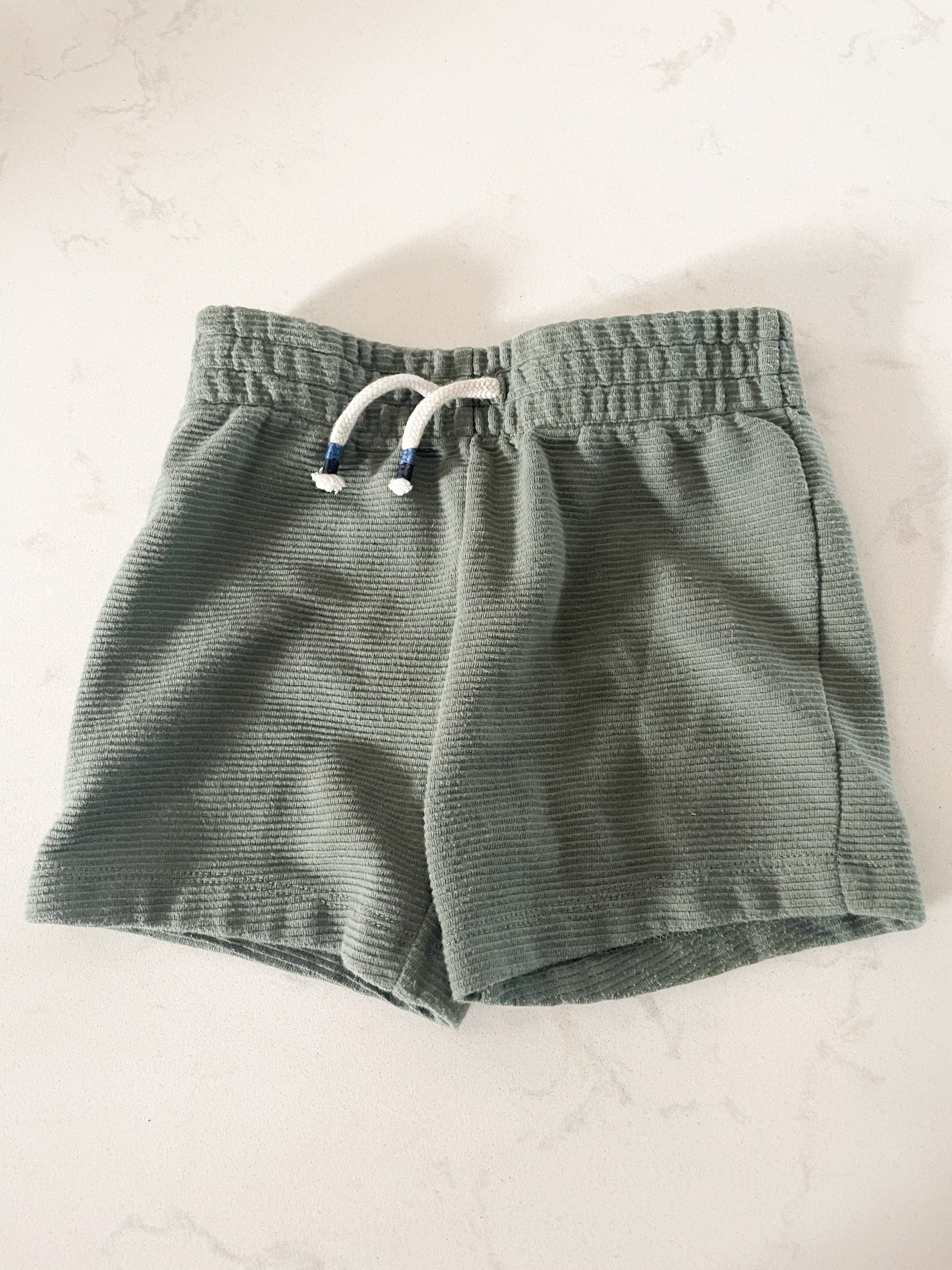 Joe Fresh-12-18m-GUC- ribbed sage green shorts