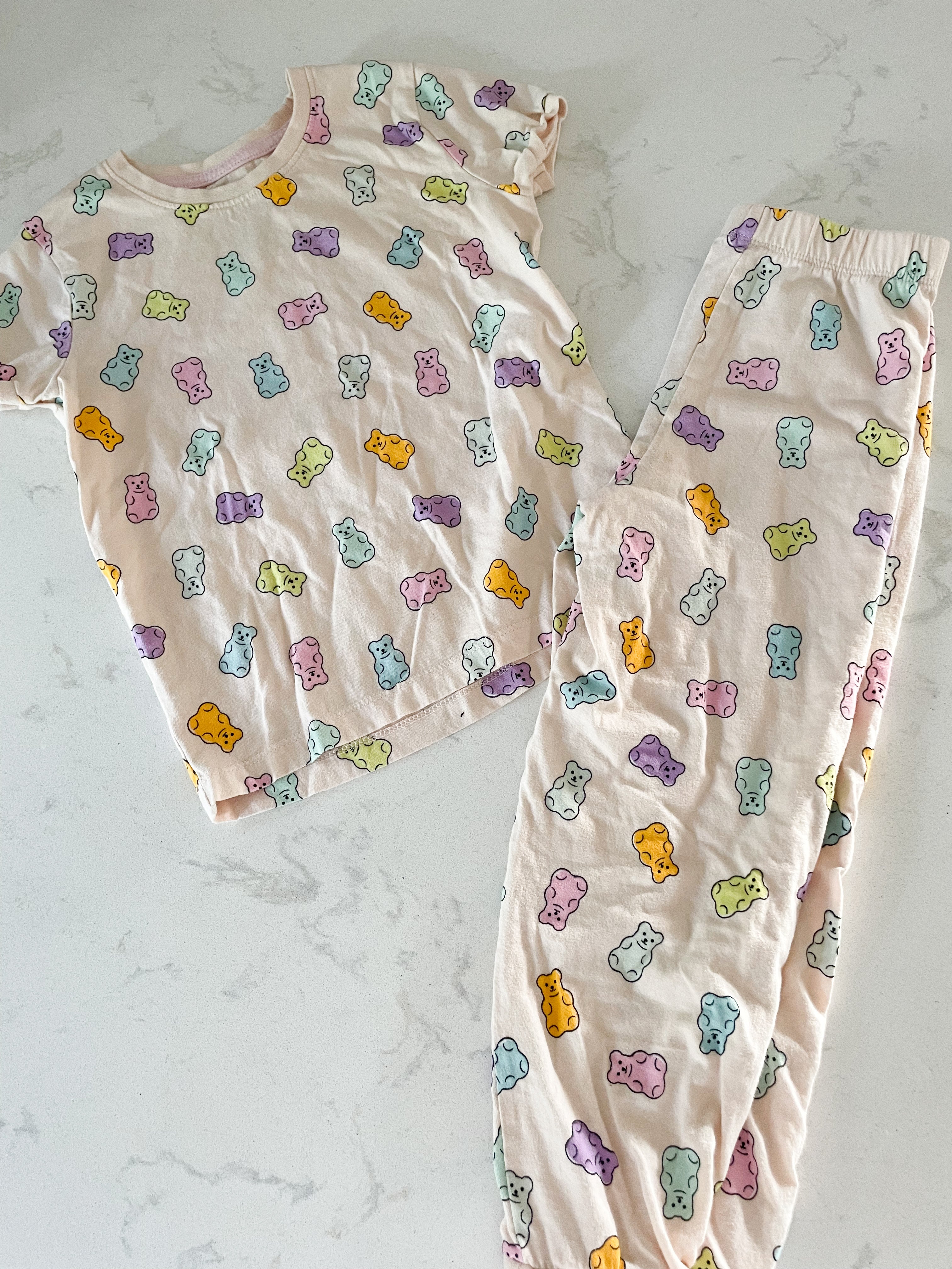 George-6Y- PLAY- beige pajamas with gummy bears