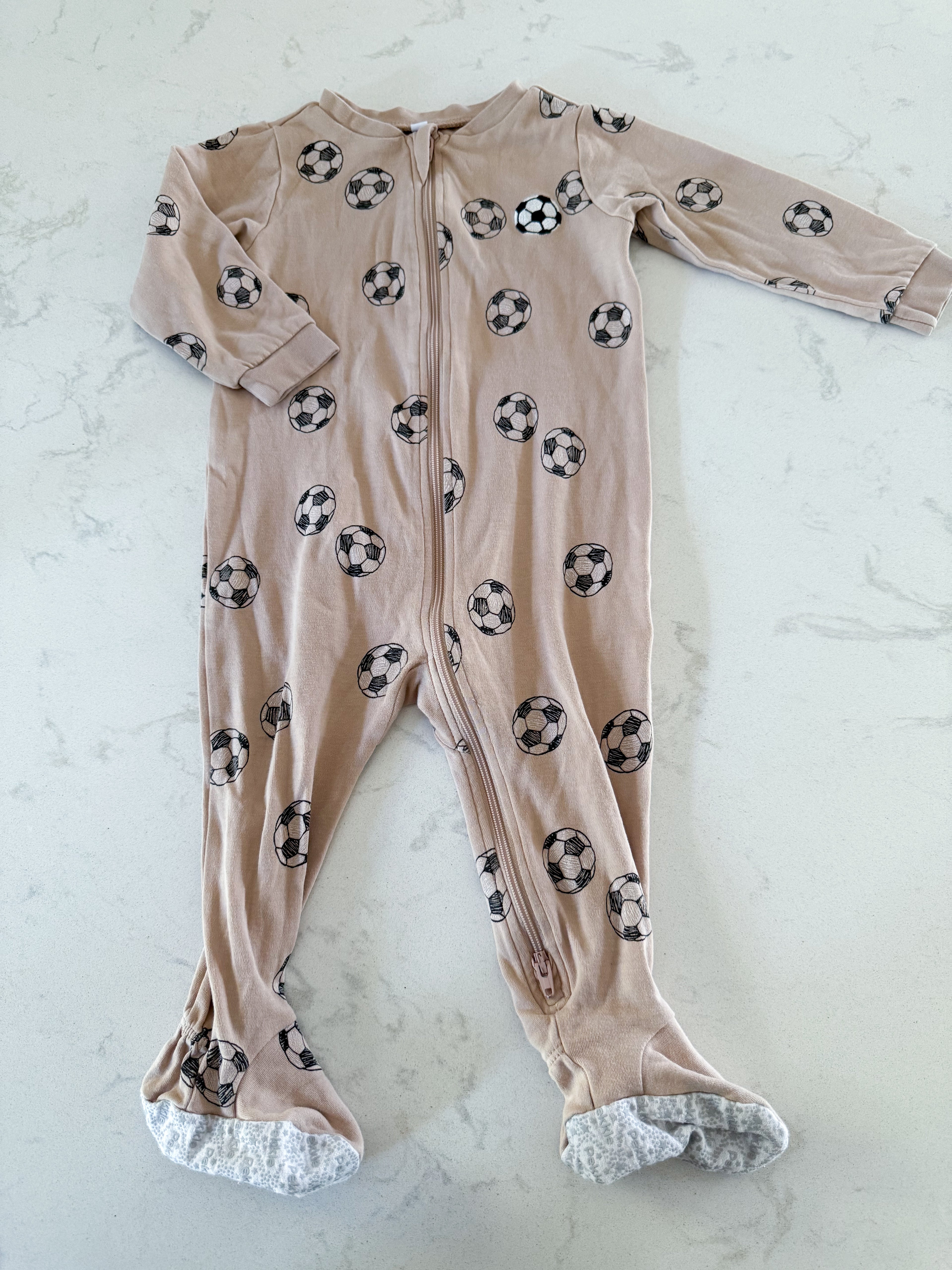 Pekkle-9m- GUC- beige soccer footie jammies