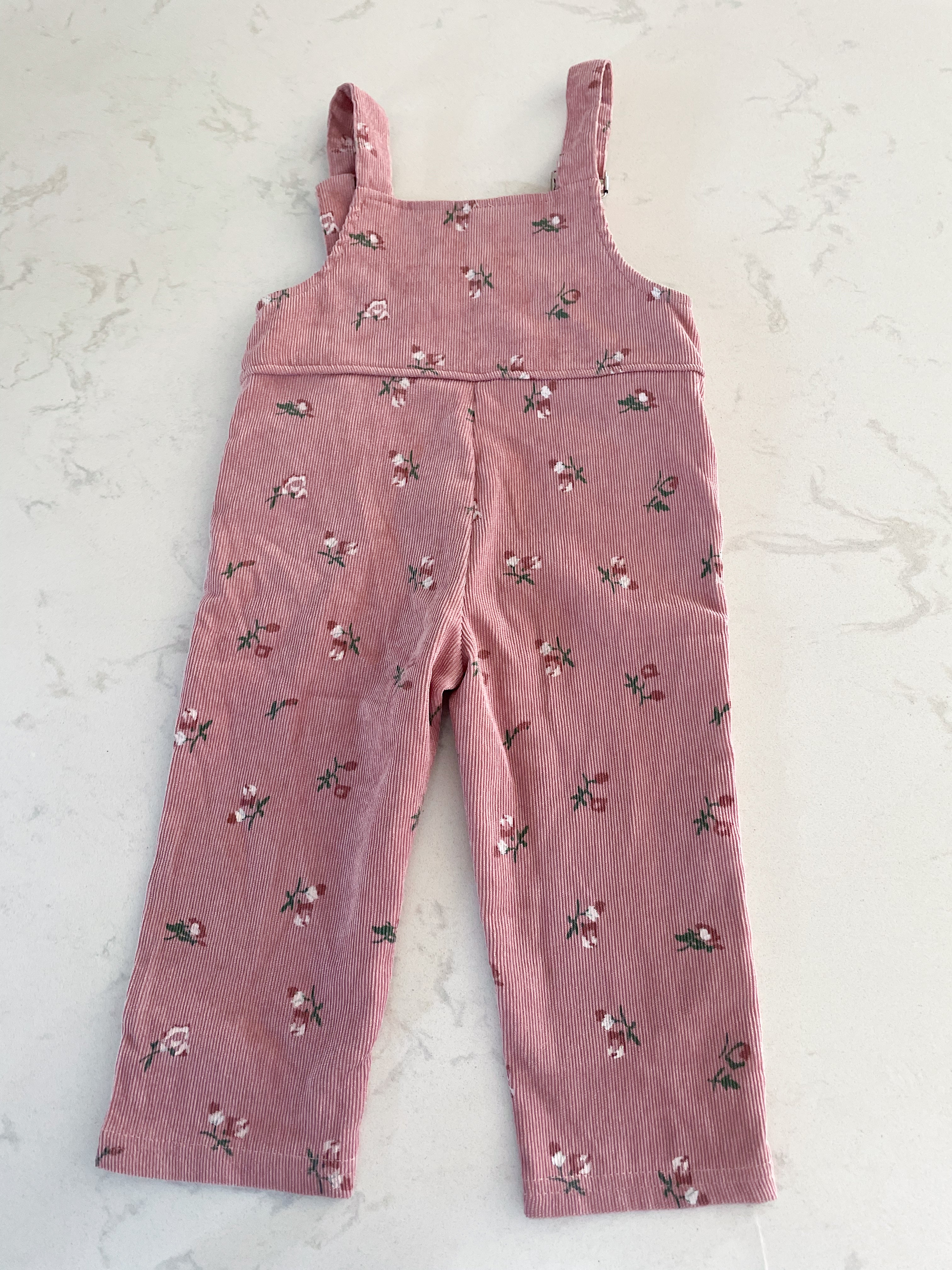 No brand- 100(3T)-GUC- corduroy style dusty rose overalls with florals