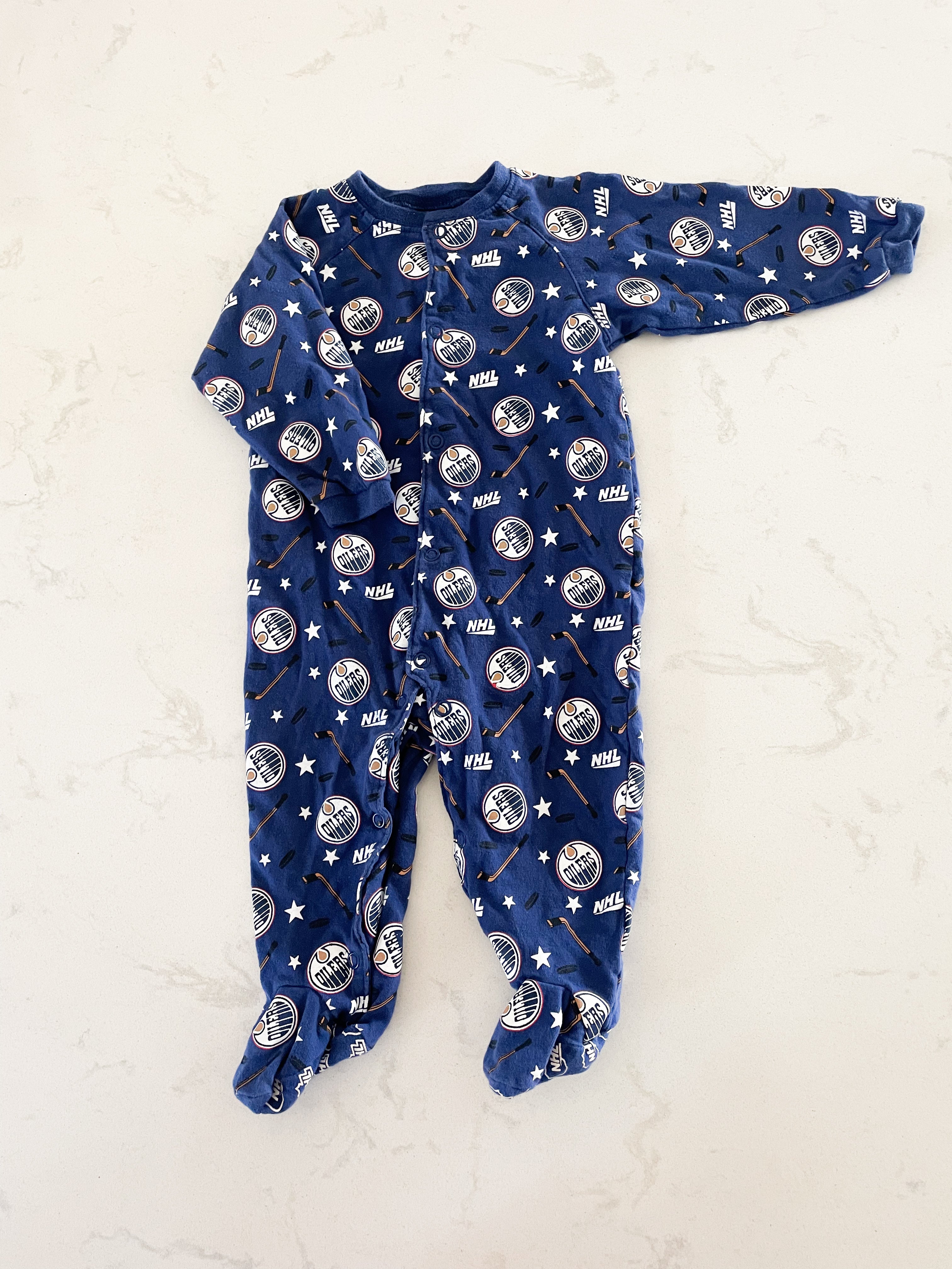 NHL-9m- GUC- blue footie pajamas with oilers logo