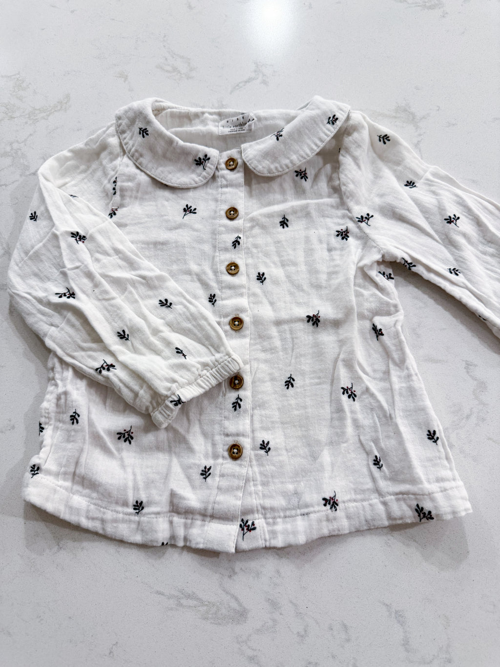 Rise Little Earthling- 5-6Y- GUC- long sleeve button up collared shirt with mistletoe