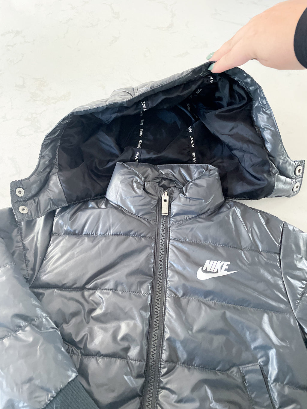 Nike-3-4Y-GUC- glossy slate grey puffer jacket with detachable hood