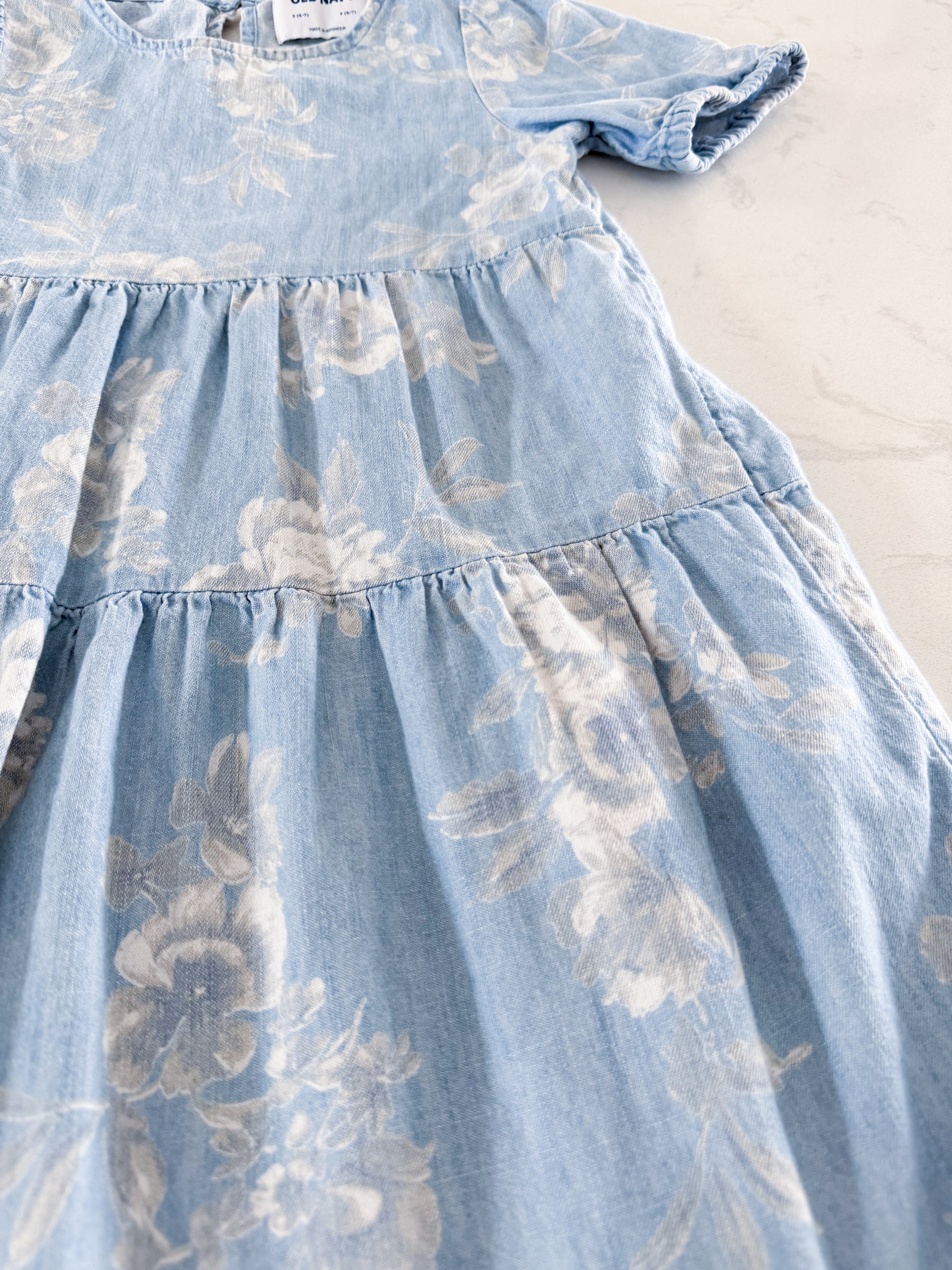 Old Navy- 6/7Y- VGUC- thin Jean dress with grey florals
