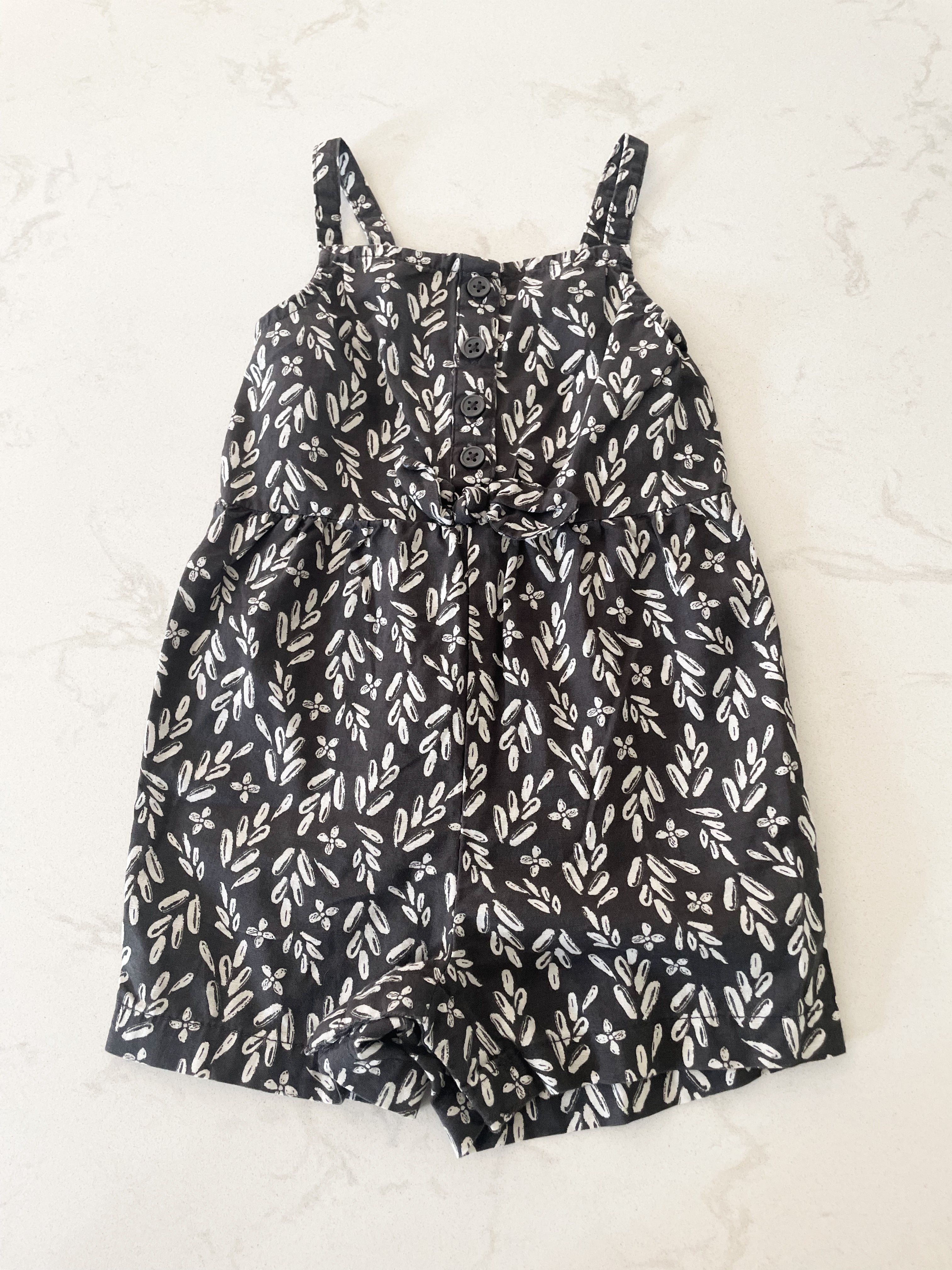 Carter’s-2T- VGUC- dark grey tank romper