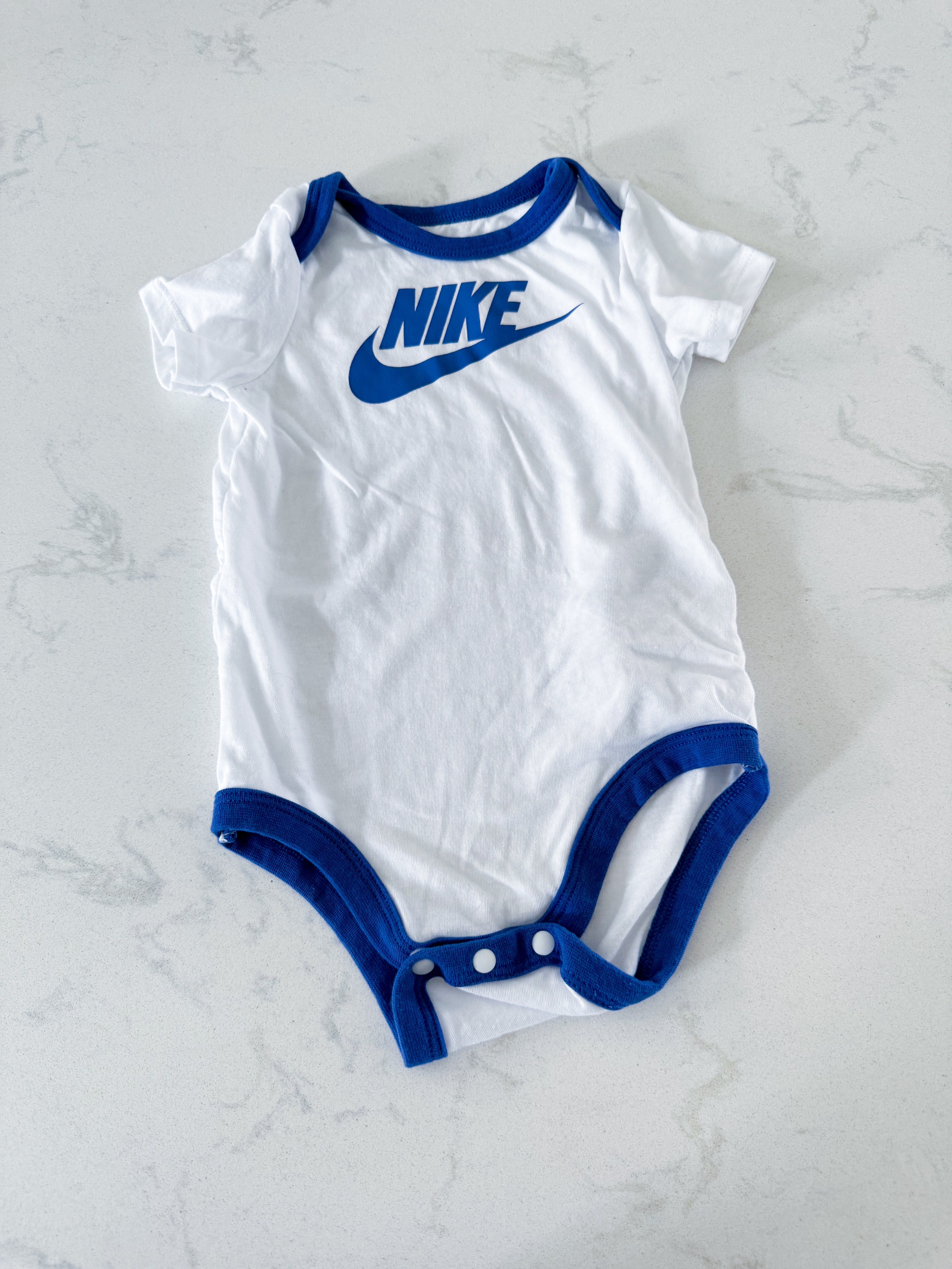 Nike- 9m- VGUC- white short sleeve bodysuit with blue trim and logo