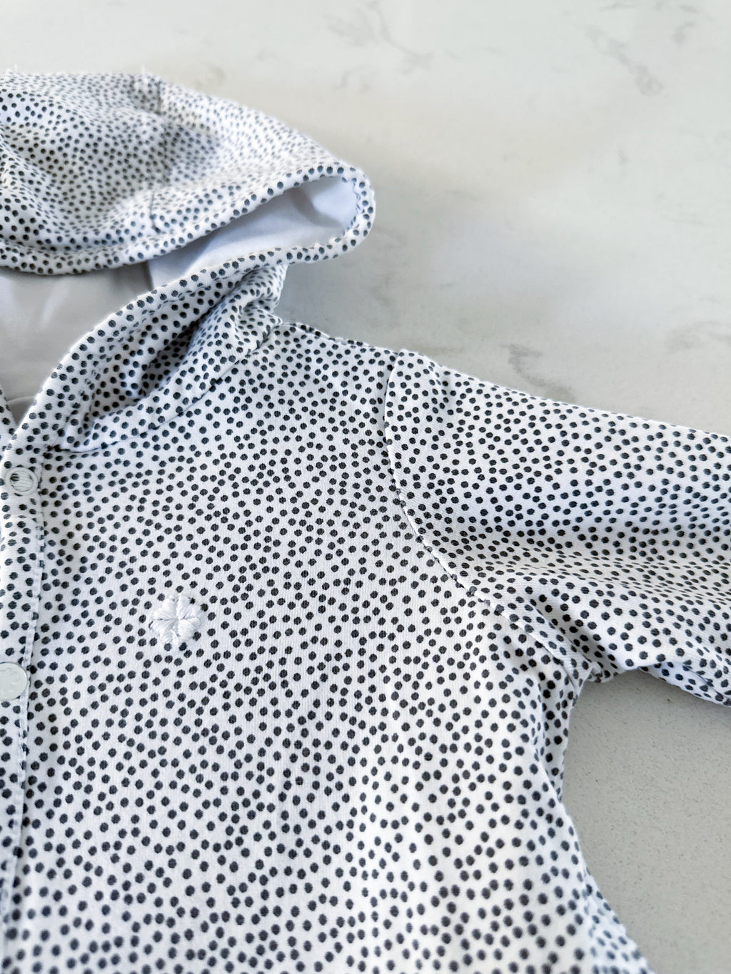 Noppies Baby- 4-6m- VGUC- white with polka dots (reversible to white)