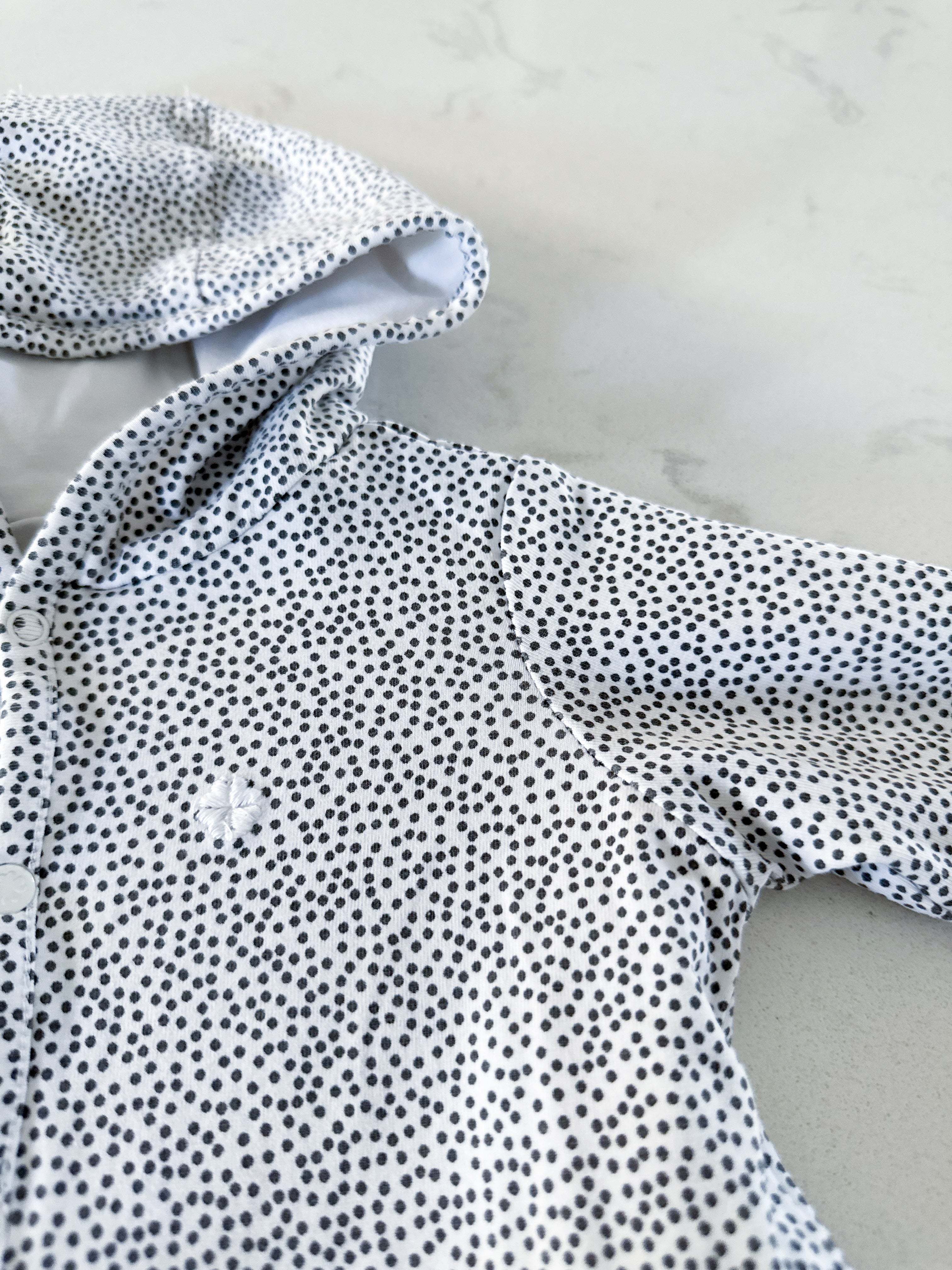 Noppies Baby- 4-6m- VGUC- white with polka dots (reversible to white)