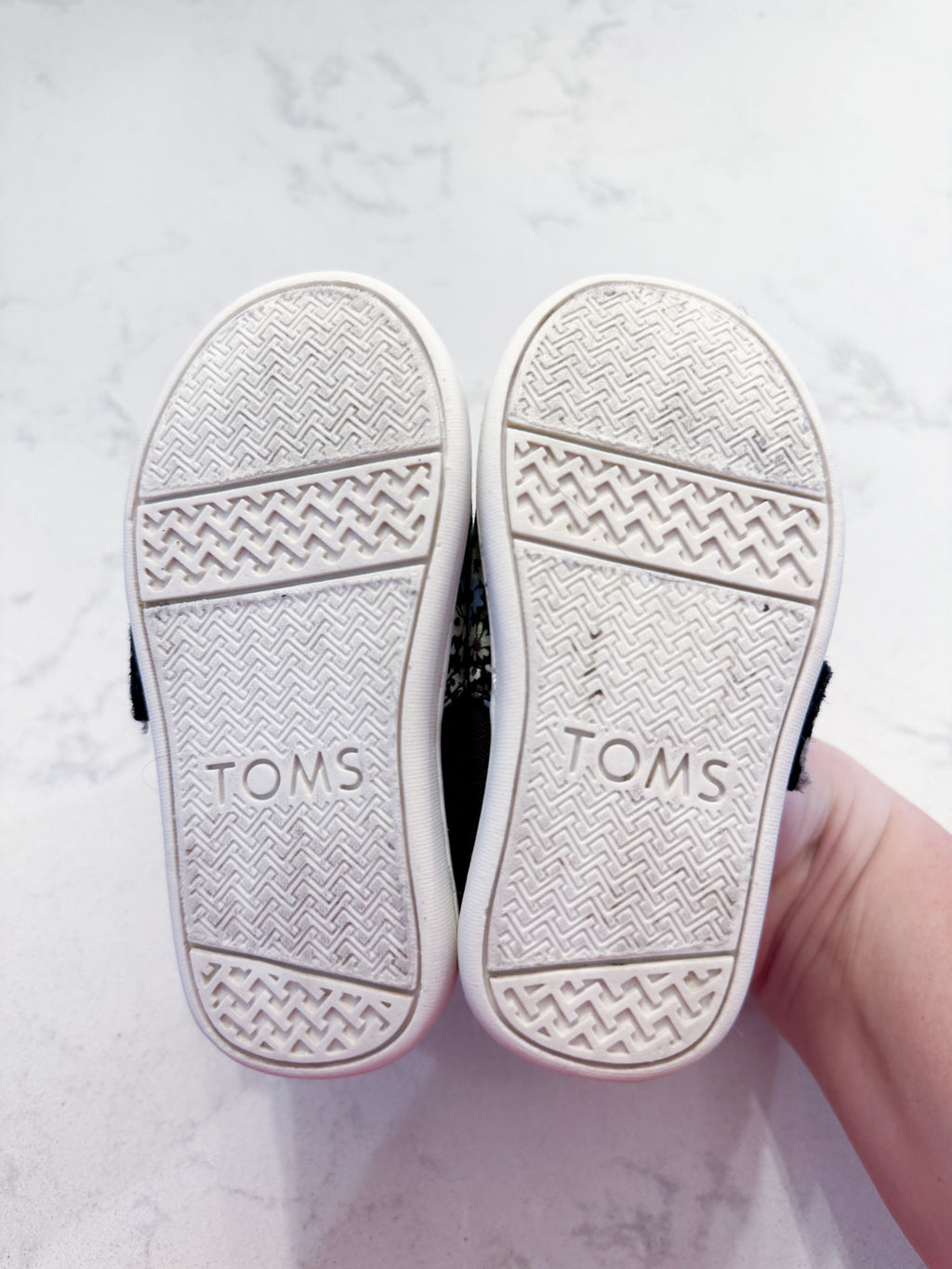 TOMS- 5T- VGUC- dark grey Canva shoes with floral pattern