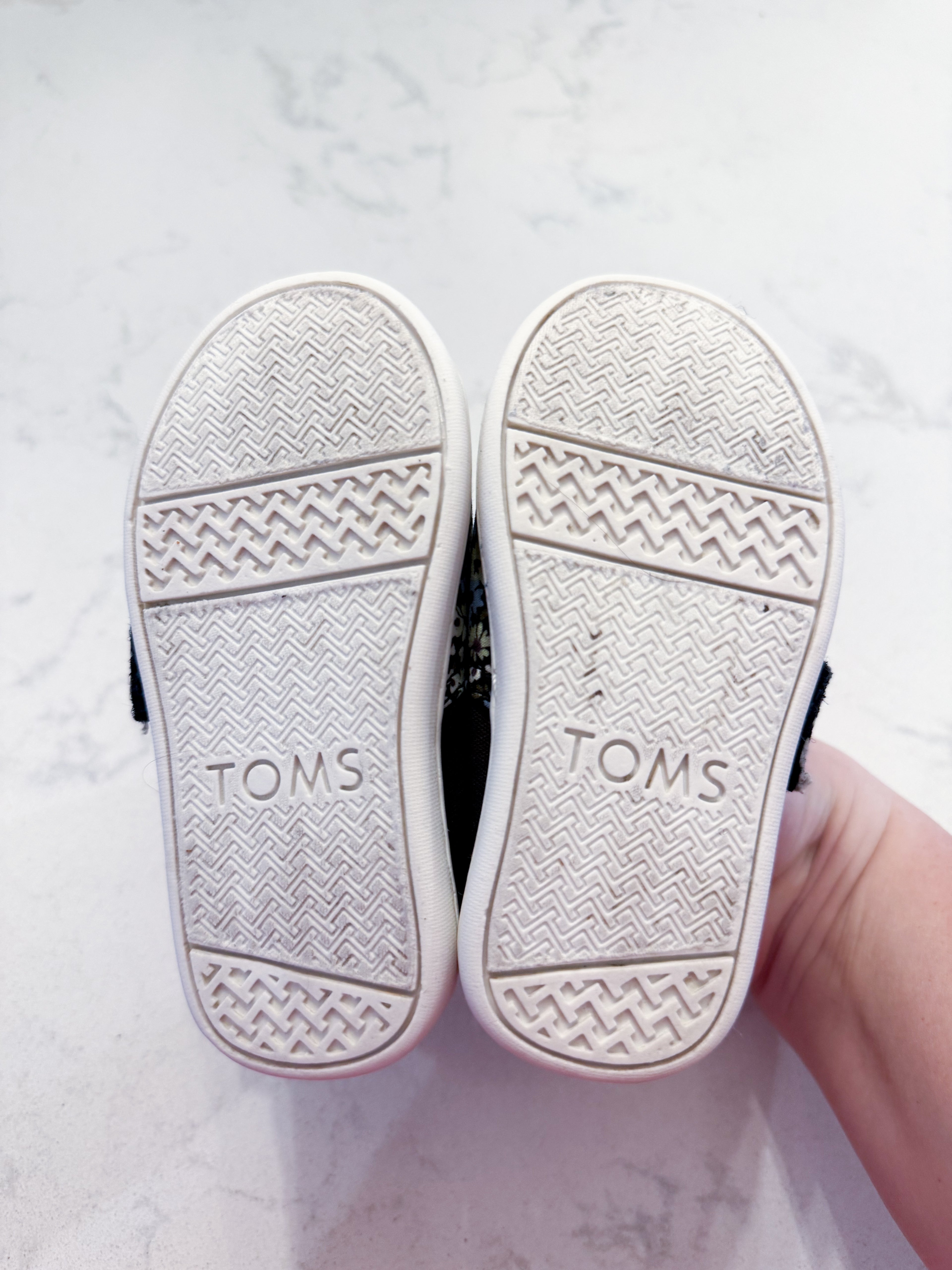 TOMS- 5T- VGUC- dark grey Canva shoes with floral pattern