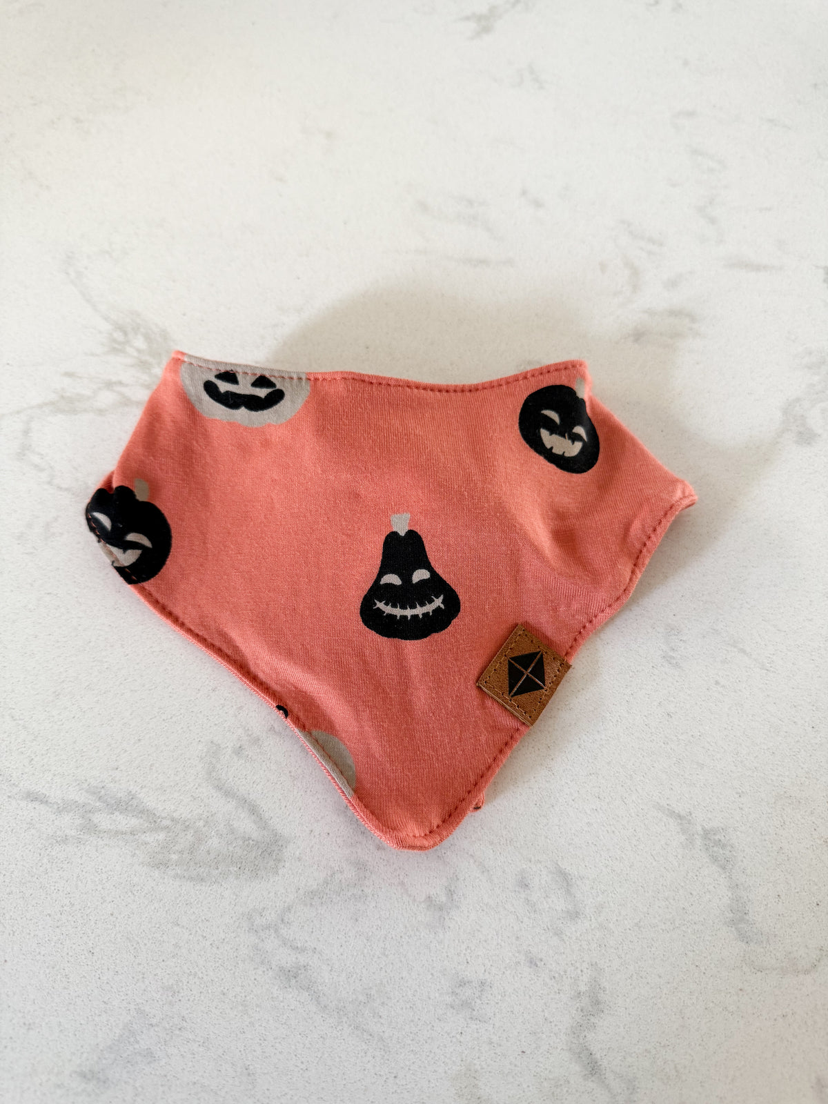 Kyte Baby- One size- VGUC- orange tie up drool bib (not towel lined)