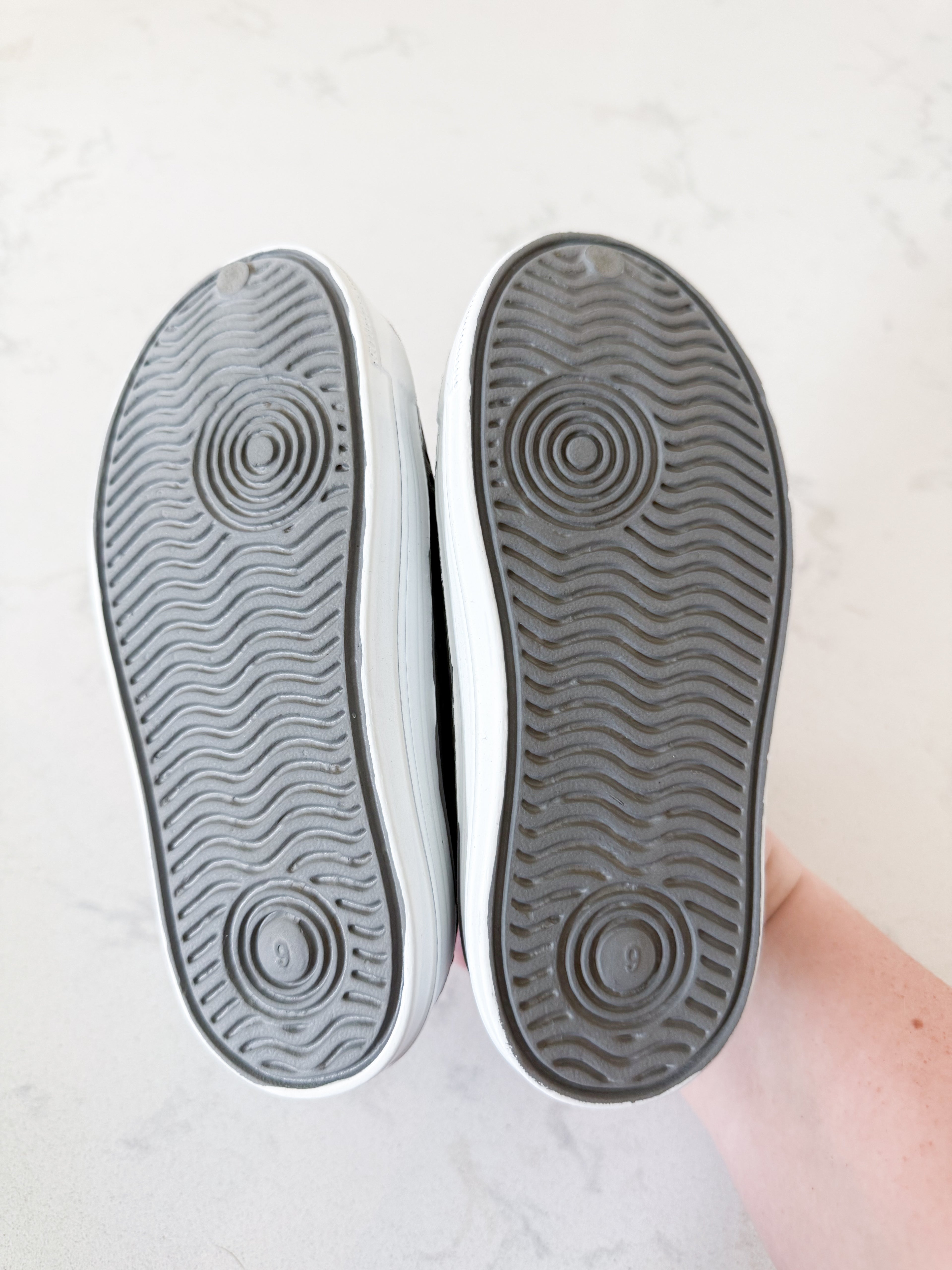 Bench- 9C/10C- GUC- grey slip on shoes with blue cloth heel