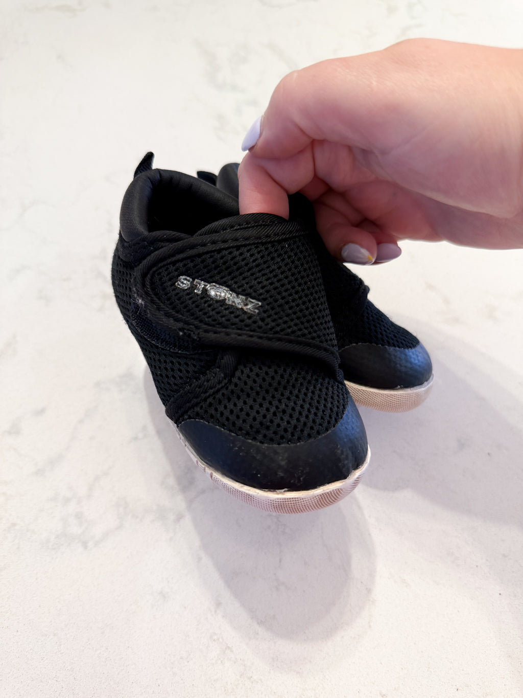 Stonz- 12-18m- GUC- black slip on shoes