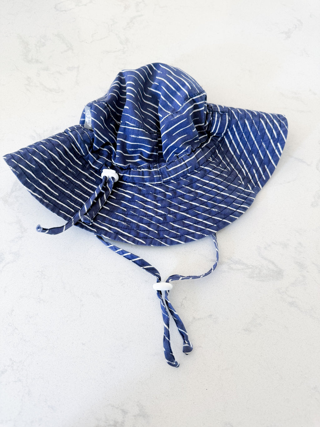 Jan and Jul- M (6-24m)- GUC- blue sun hat with white dashes