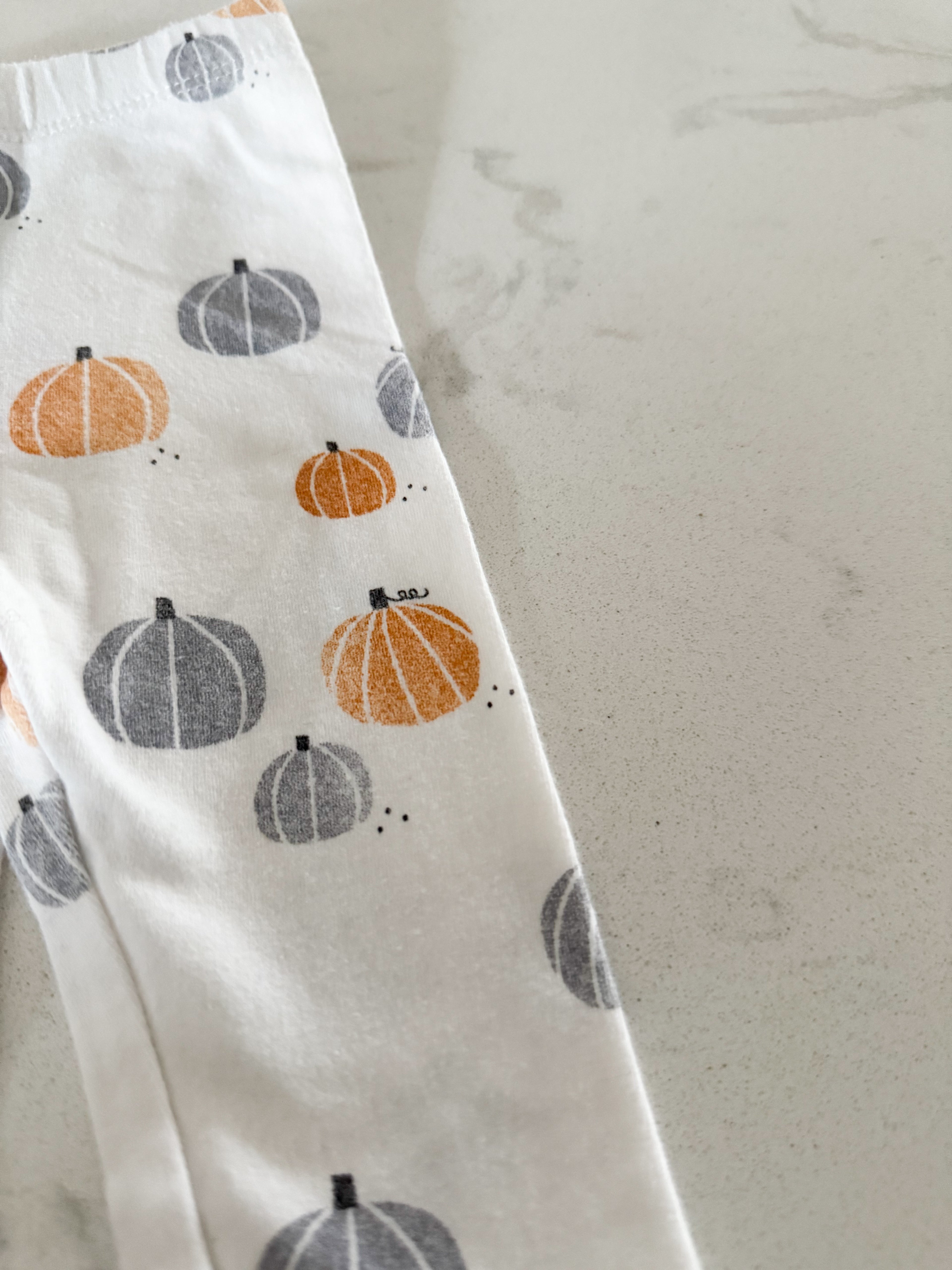 Firsts by Petit Lem- 3m- GUC- White leggings with grey and orange pumpkins