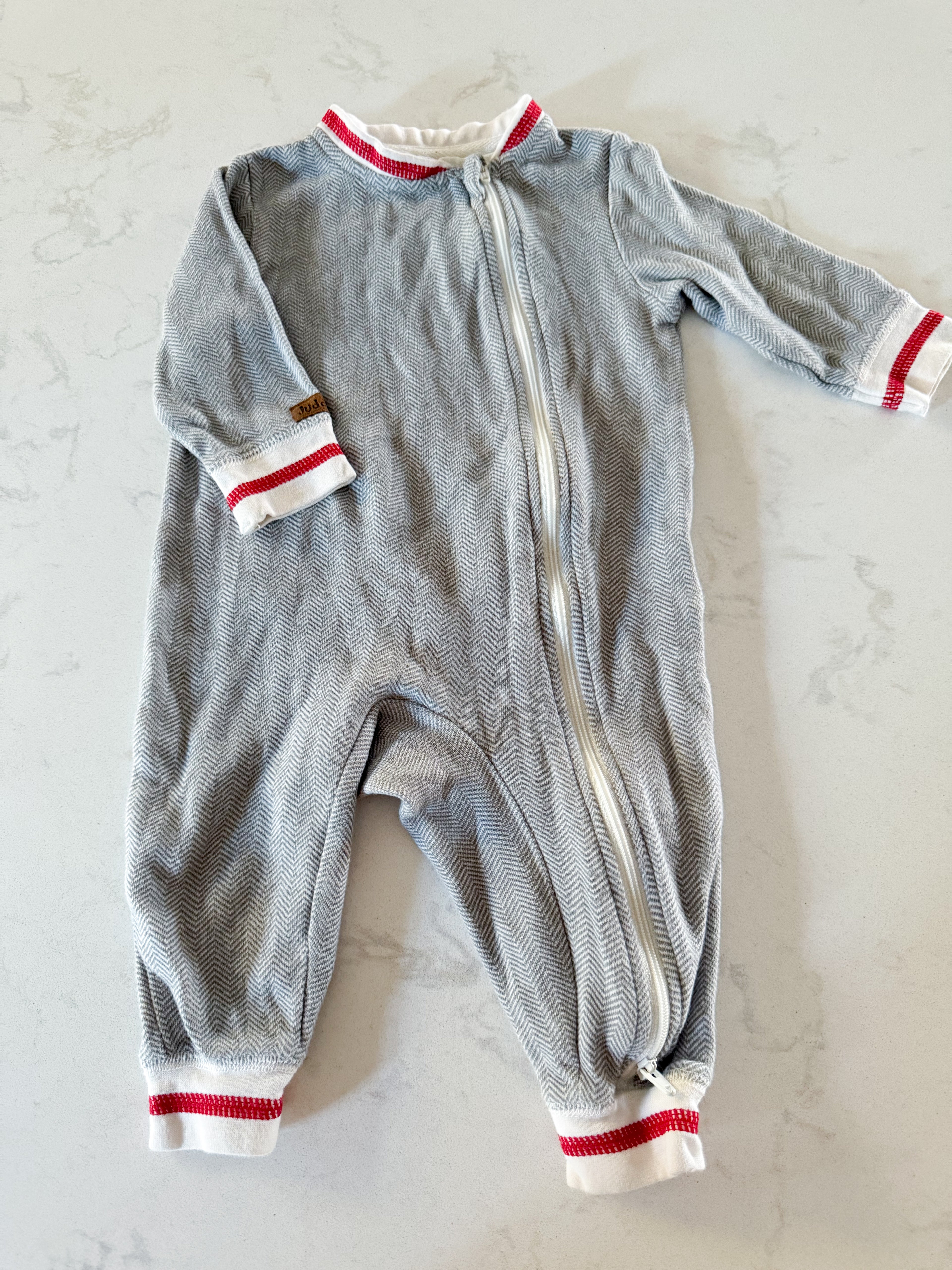 Juddlies- 3-6m- VGUC- Grey zip footless jammies