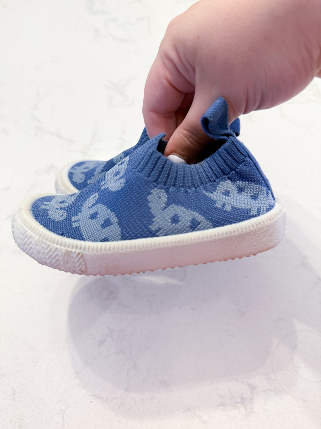 Jan and Jul- 5t- GUC- slip on shoes with turtle pattern