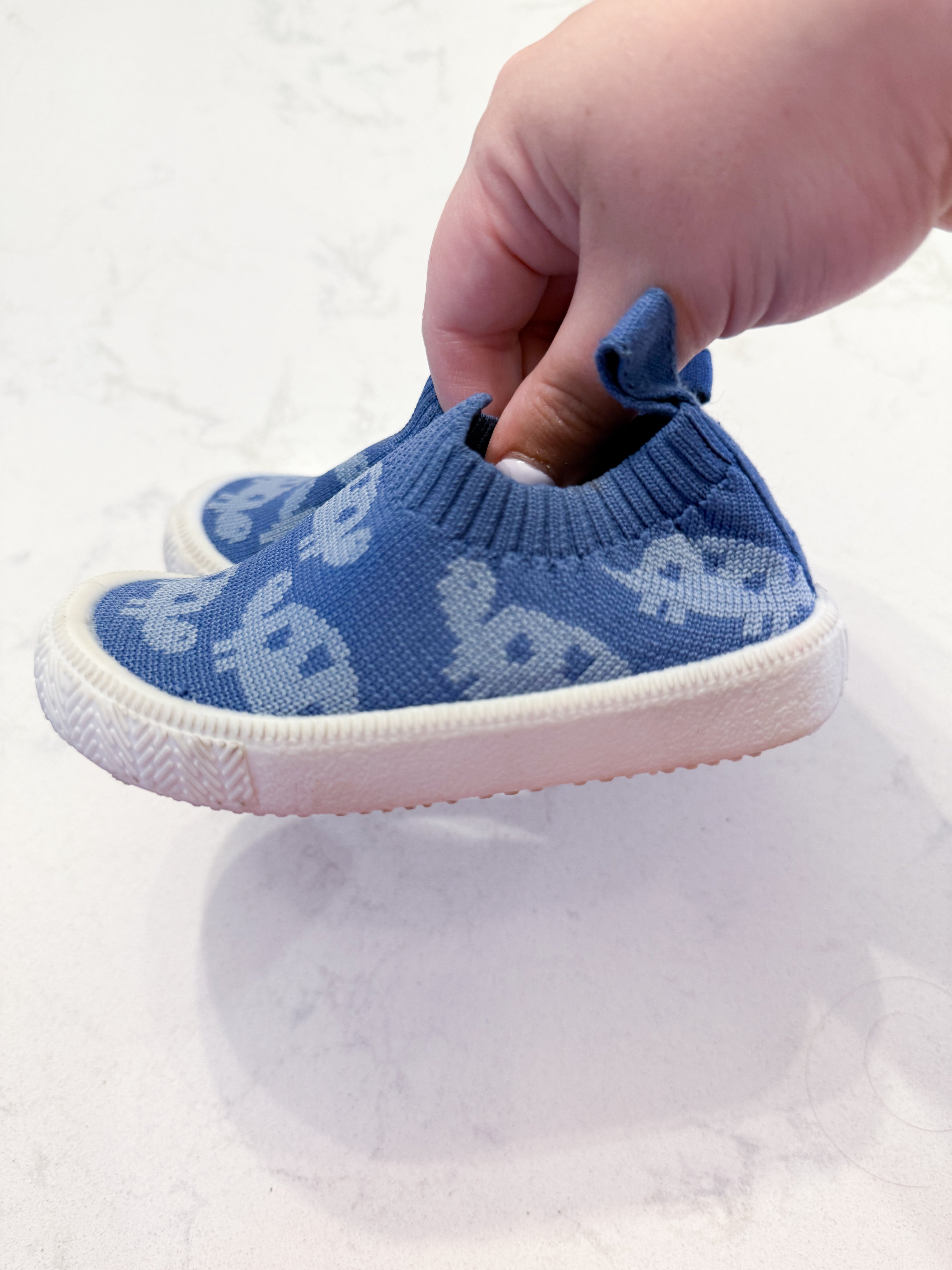 Jan and Jul- 5t- GUC- slip on shoes with turtle pattern