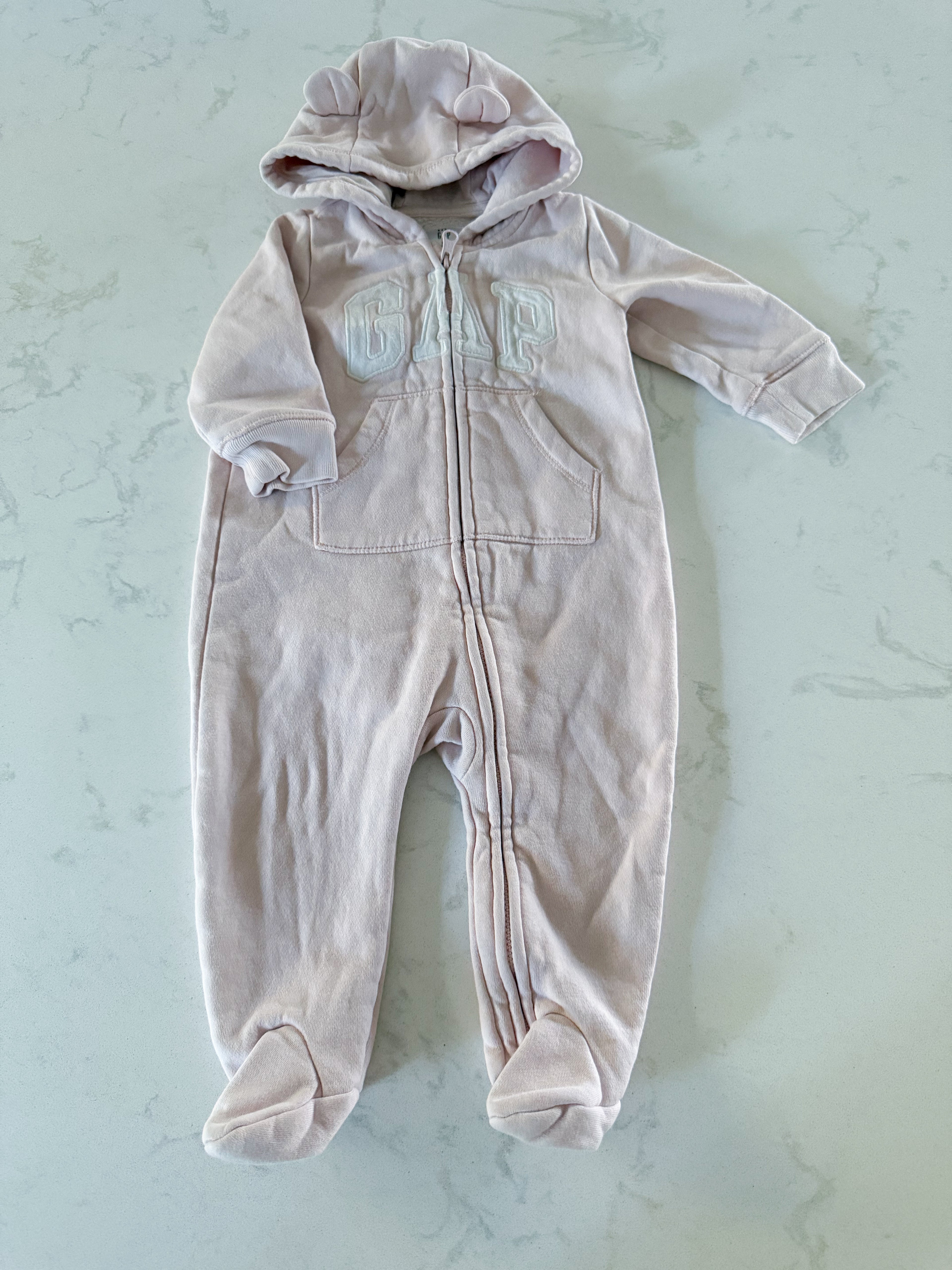 Gap- 3-6m- VGUC- light pink romper sweatsuit