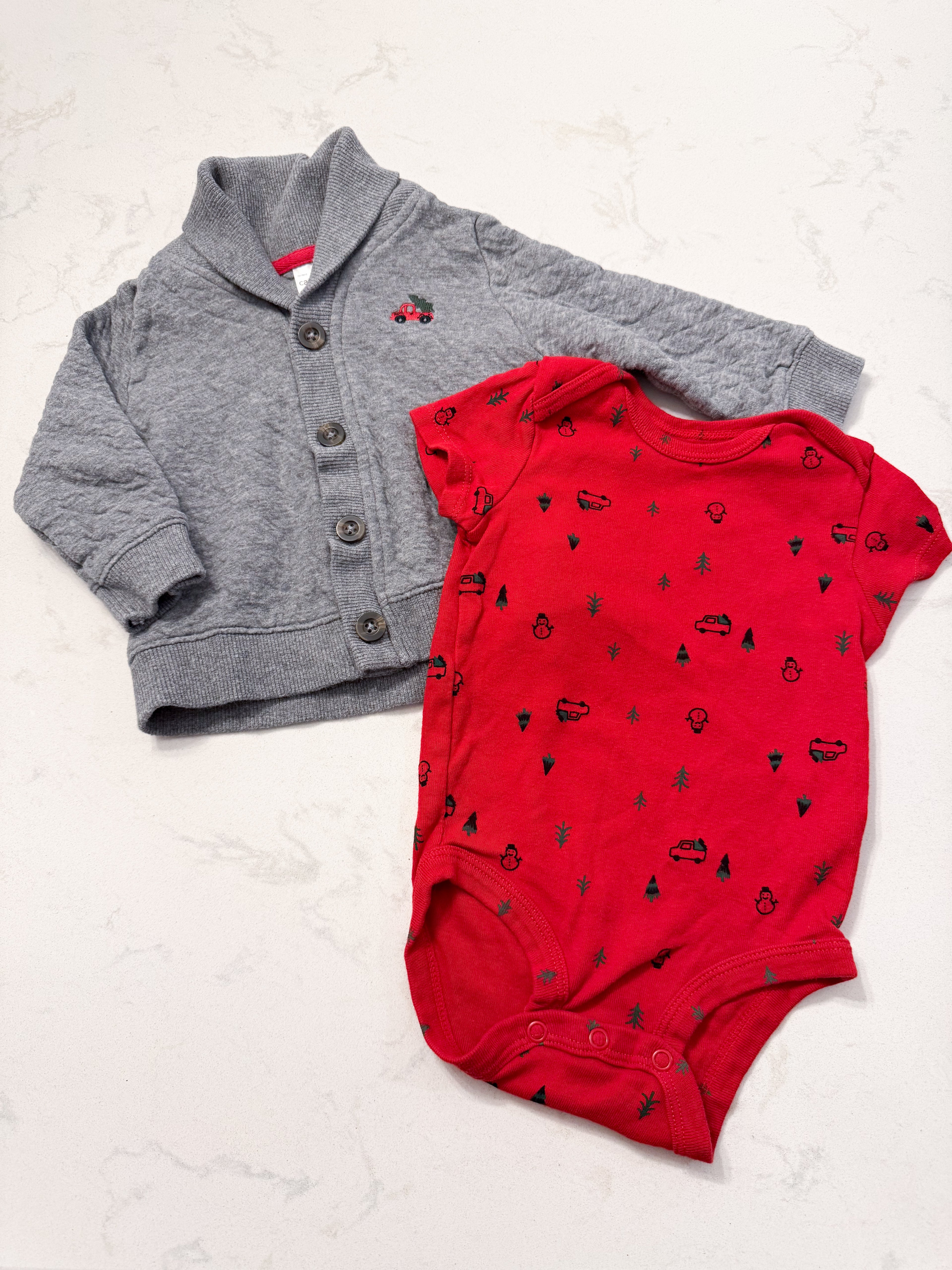 Carter’s-9m- VGUC- Grey quilted button up with short sleeve bodysuit Christmas