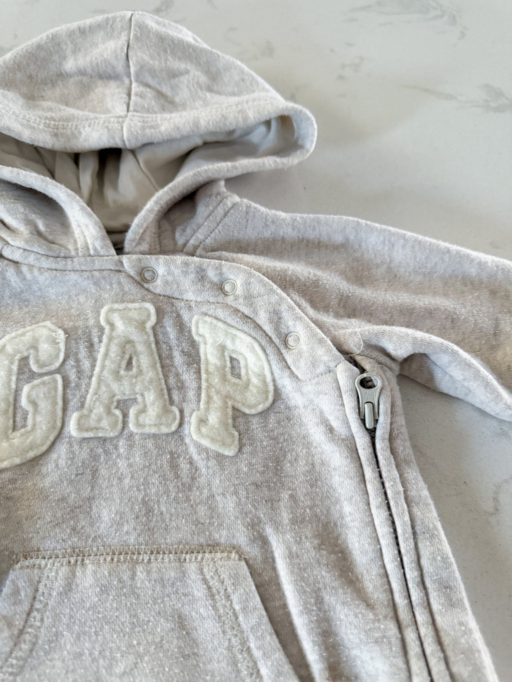 Gap- 3-6m- GUC- cream coloured footie one piece sweat suit