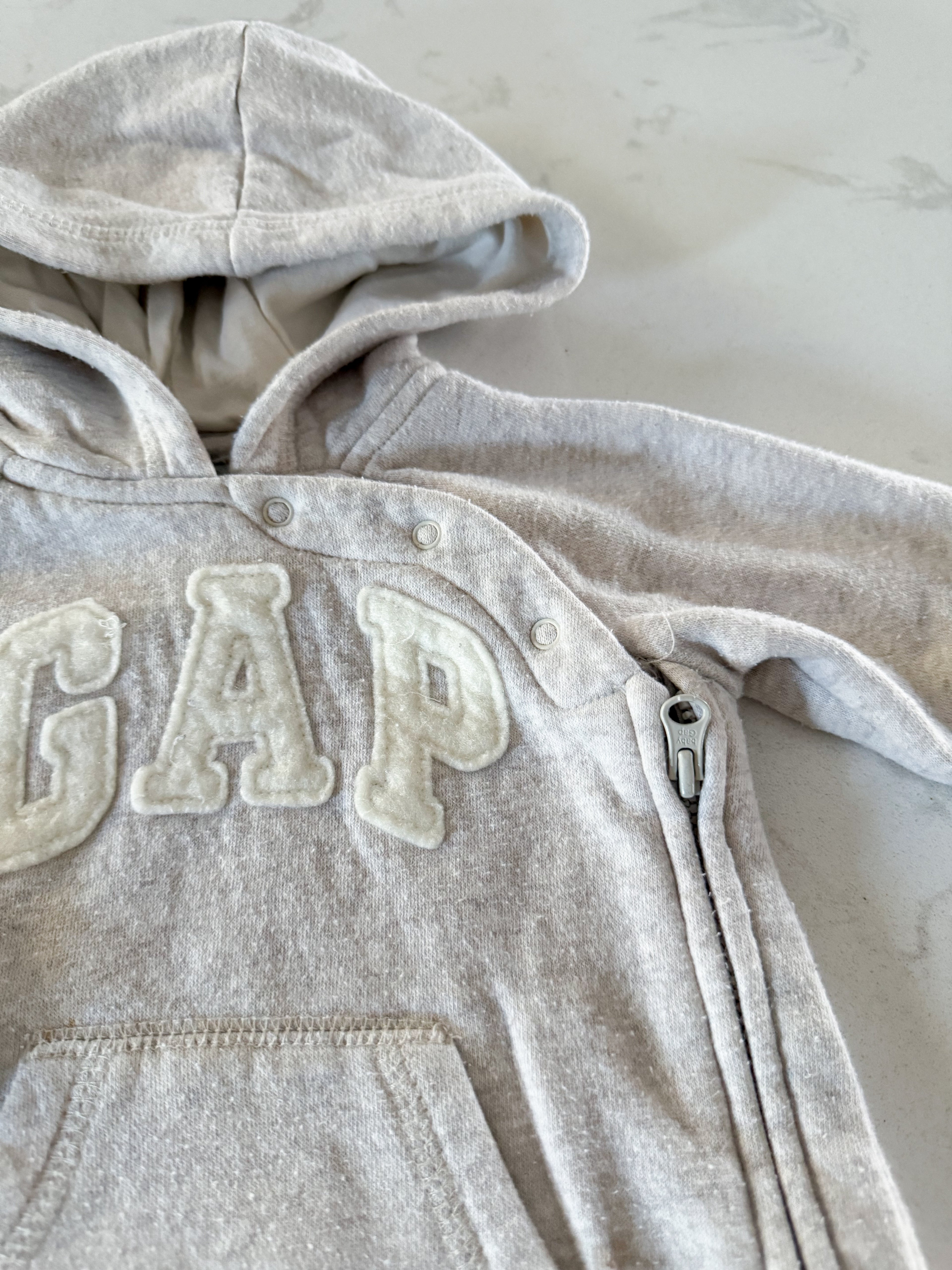 Gap- 3-6m- GUC- cream coloured footie one piece sweat suit