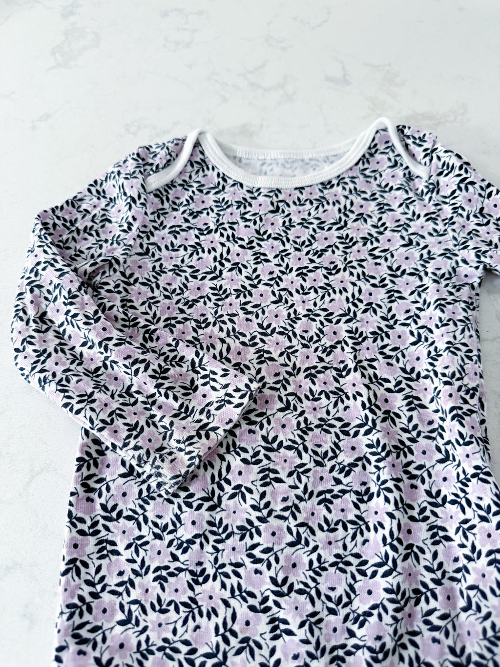 Joe Fresh- 6-12m- VGUC- white bodysuit with small purple flowers and matching leggings