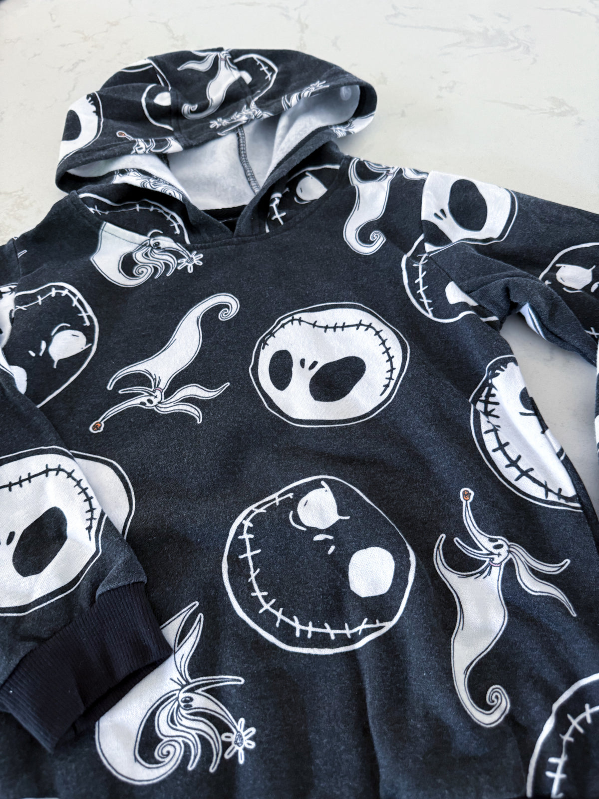 Disney- 6Y- GUC- Nightmare Before Christmas sweat suit